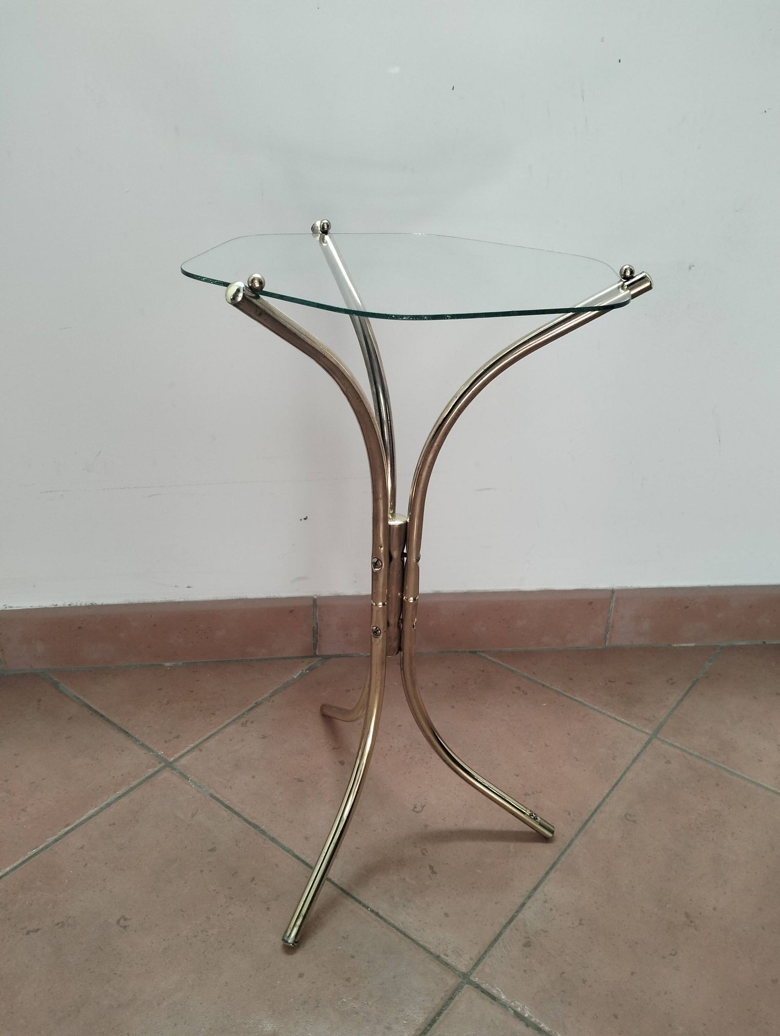 Glass pedestal