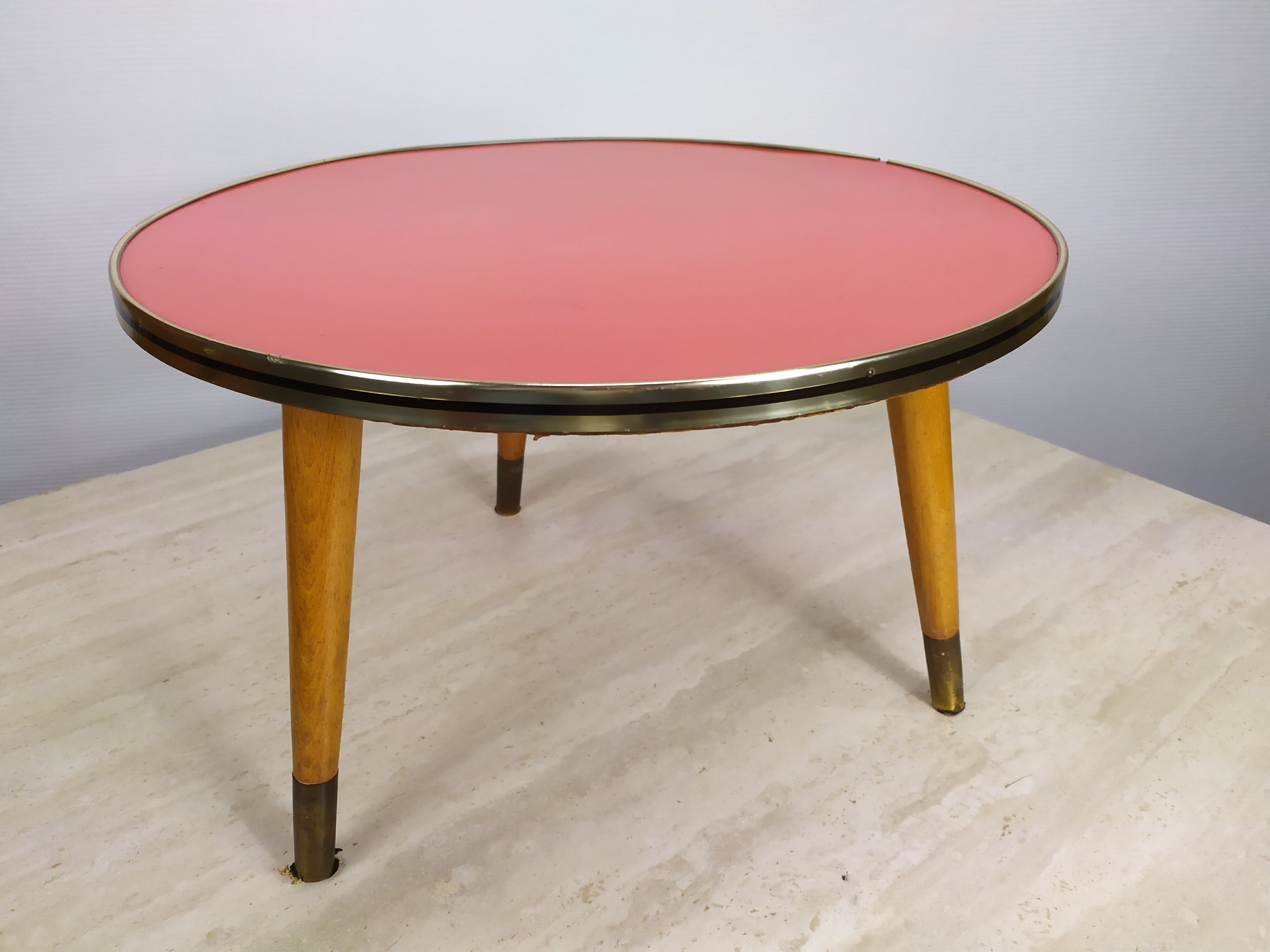 Guerdon small round coffee table red vintage tripod door plant formica