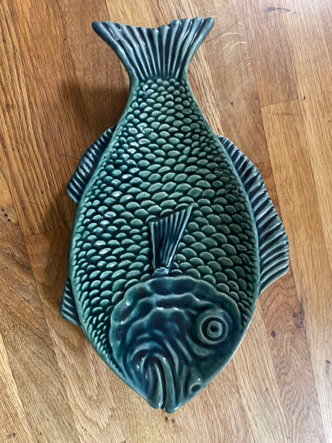 Dish or large vintage ceramic fish dish