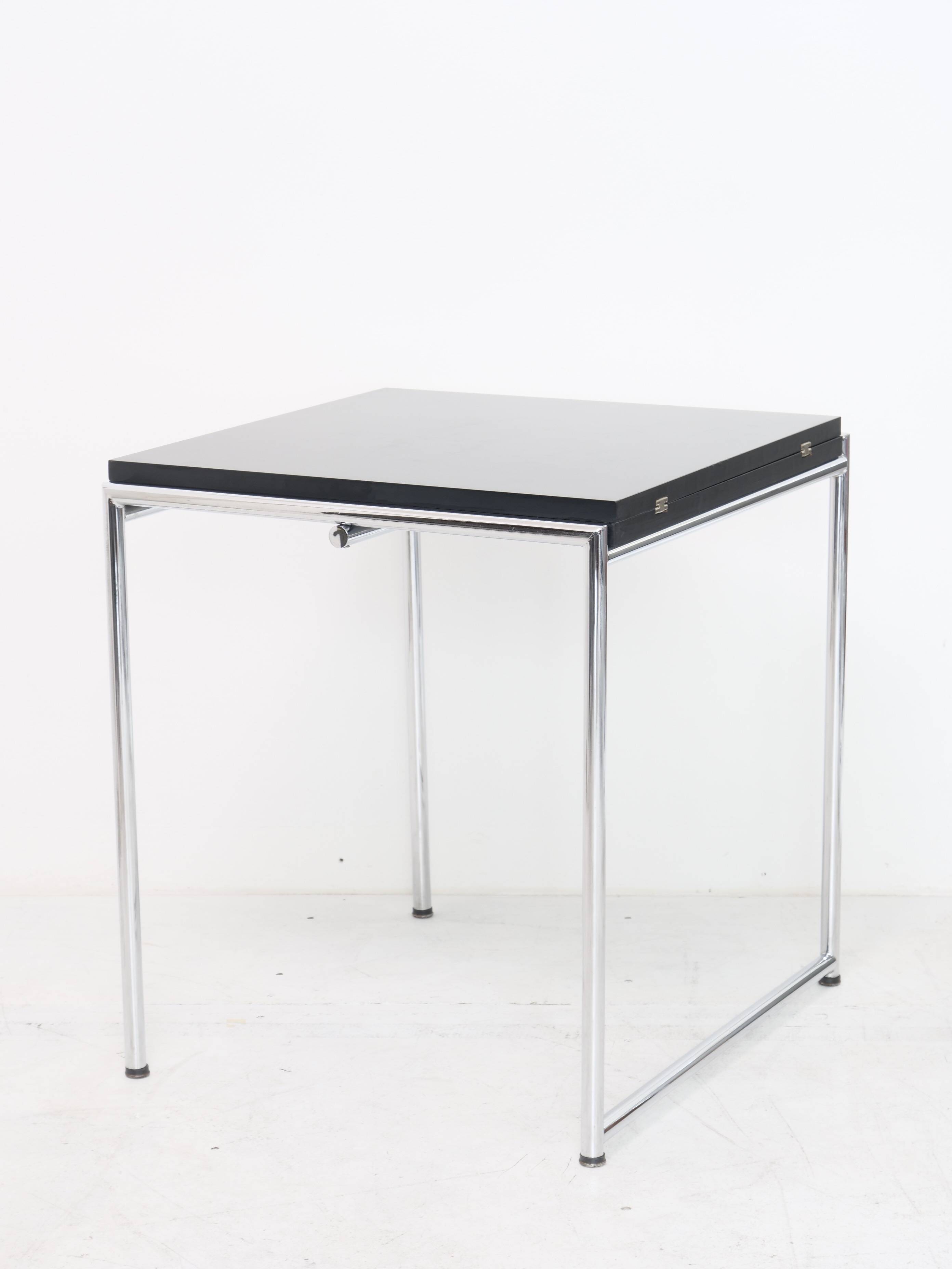 Bauhaus design table model Jean by Eileen Gray
