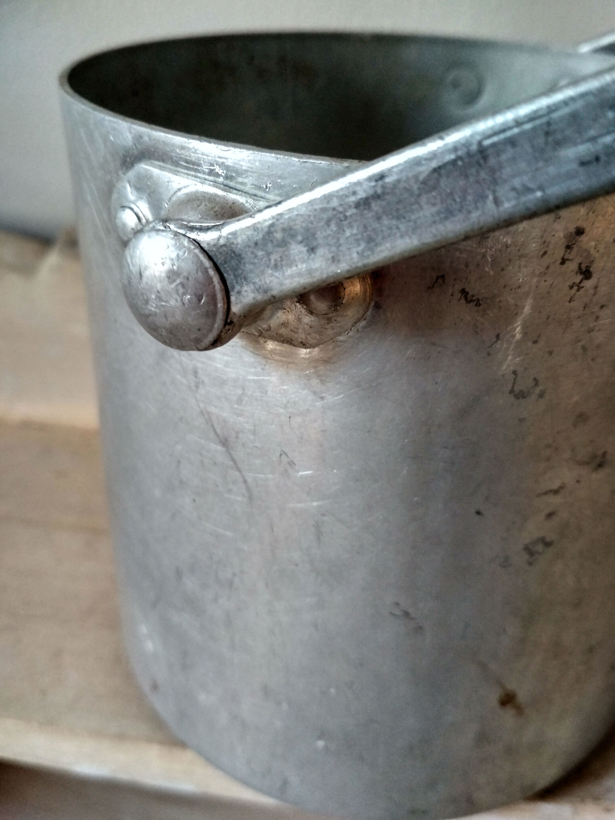 Small aluminum bucket with handle - - kitchen cutlery door