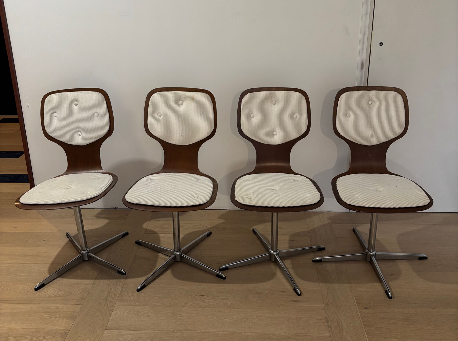 Lot of 4 vintage swivel chairs in the style of Arne Jacobsen, Scandinavian.