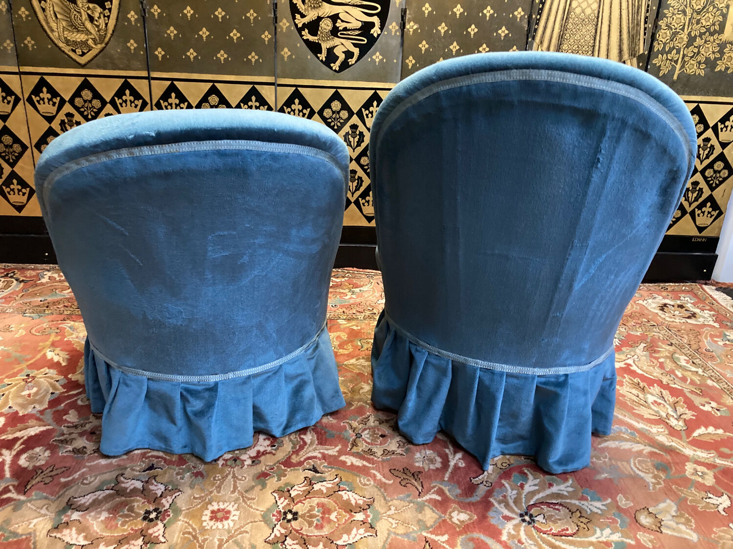 2 toad armchairs in blue velvet