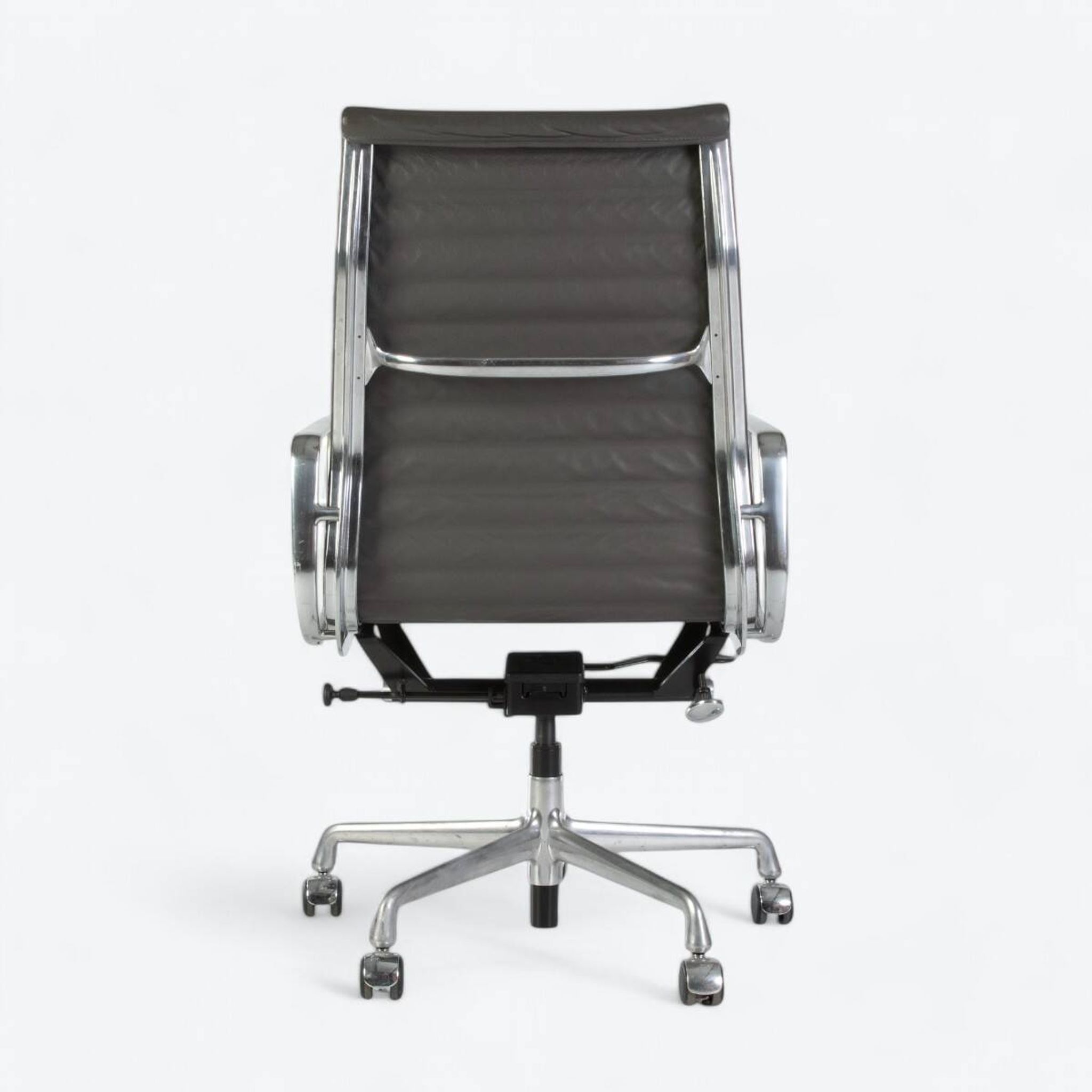 Chaise de bureau à dossier haut grise Herman Miller Original Eames EA337 avec piètement à roulettes
