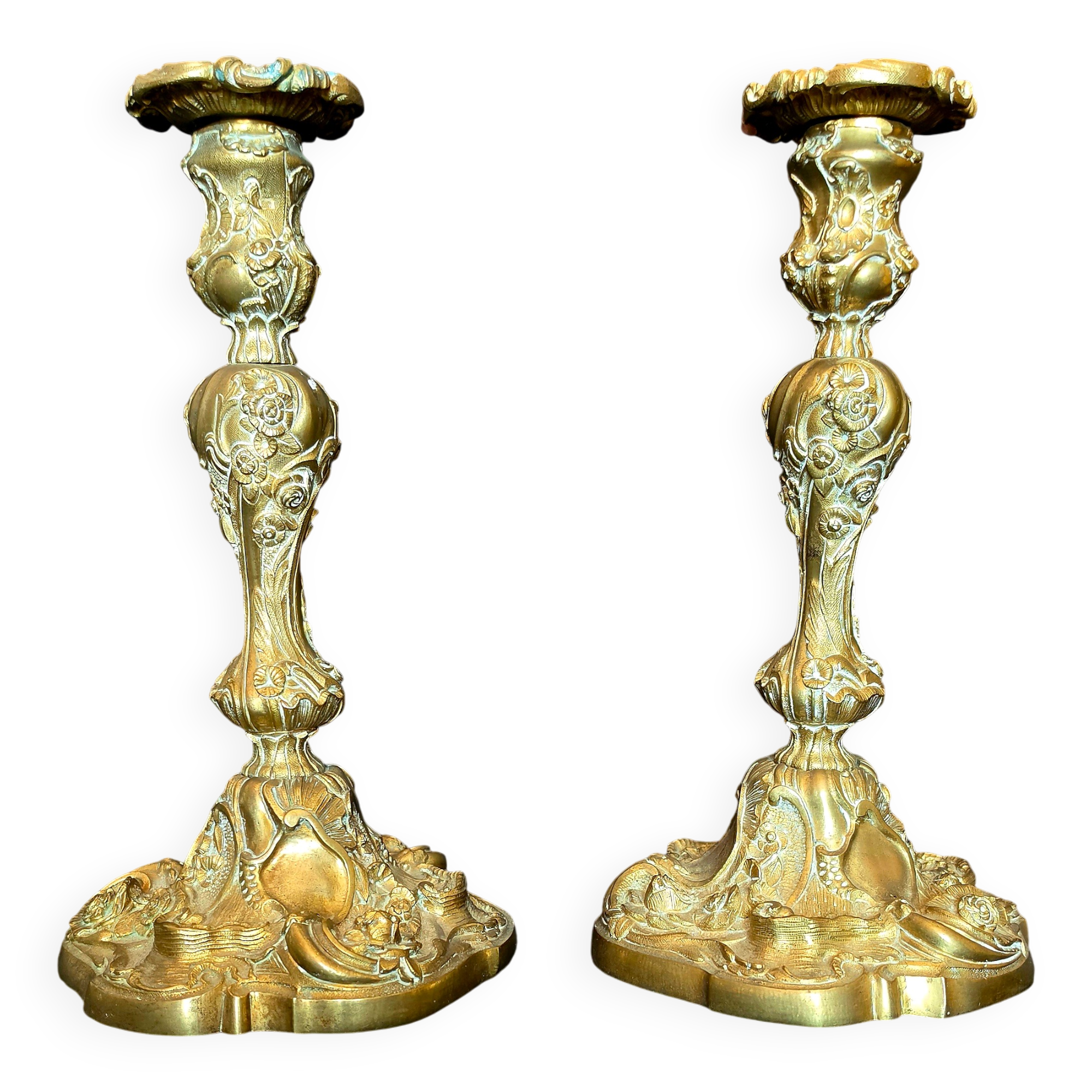Elegant pair of gilded bronze candlesticks in Louis XV style, 19th century.