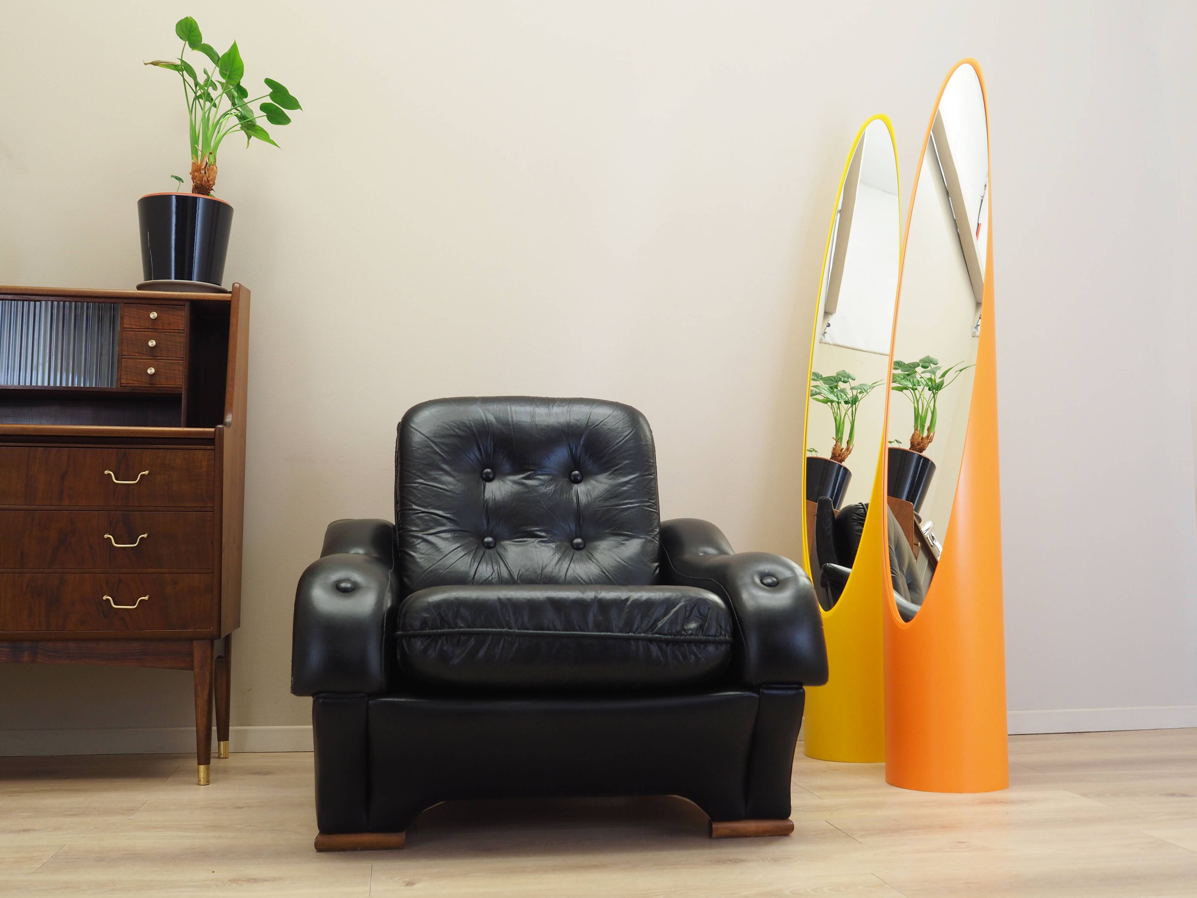 Black armchair, Italian design, 1980s, production: Italy