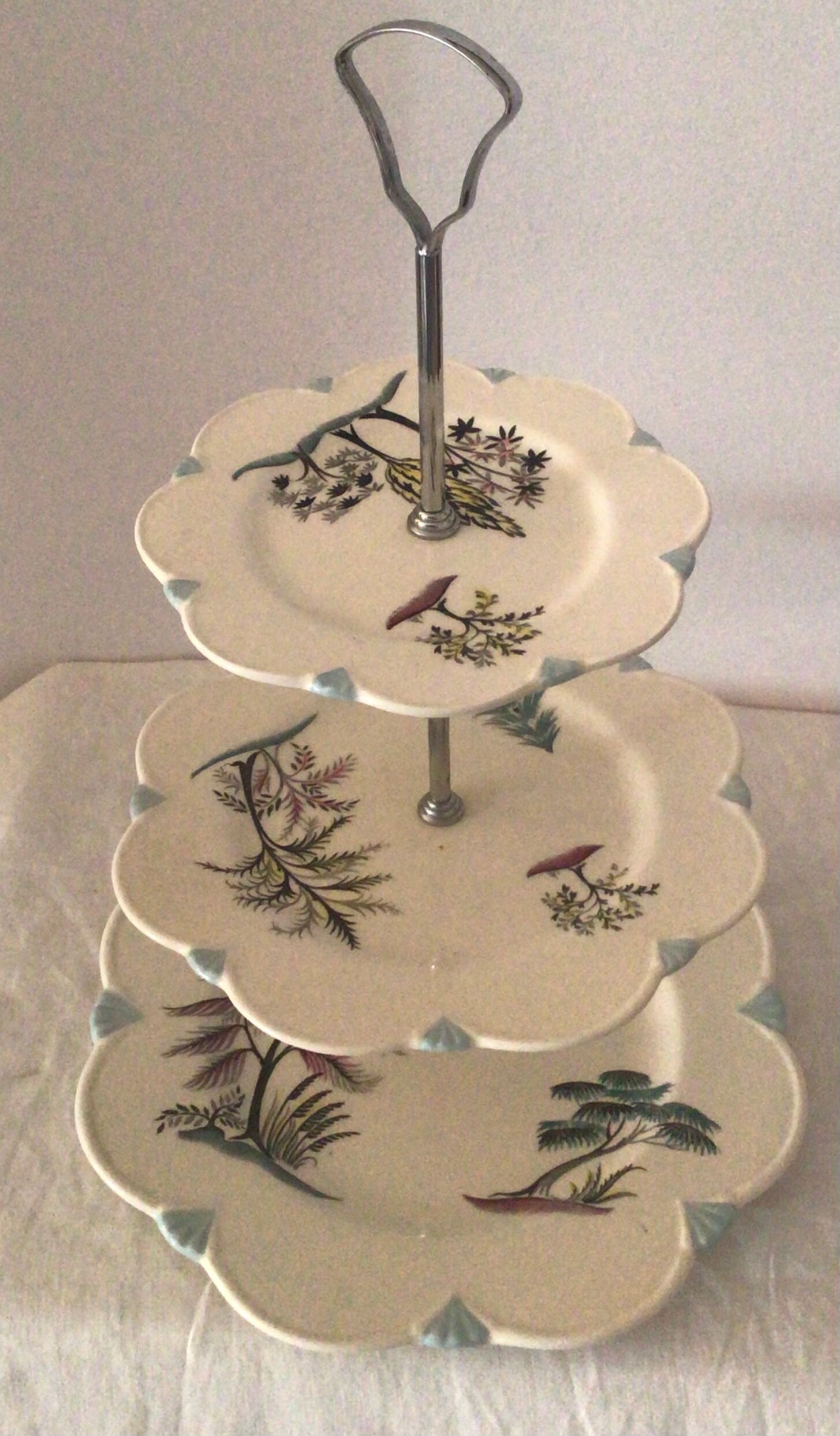 Servant / vintage porcelain cake display
