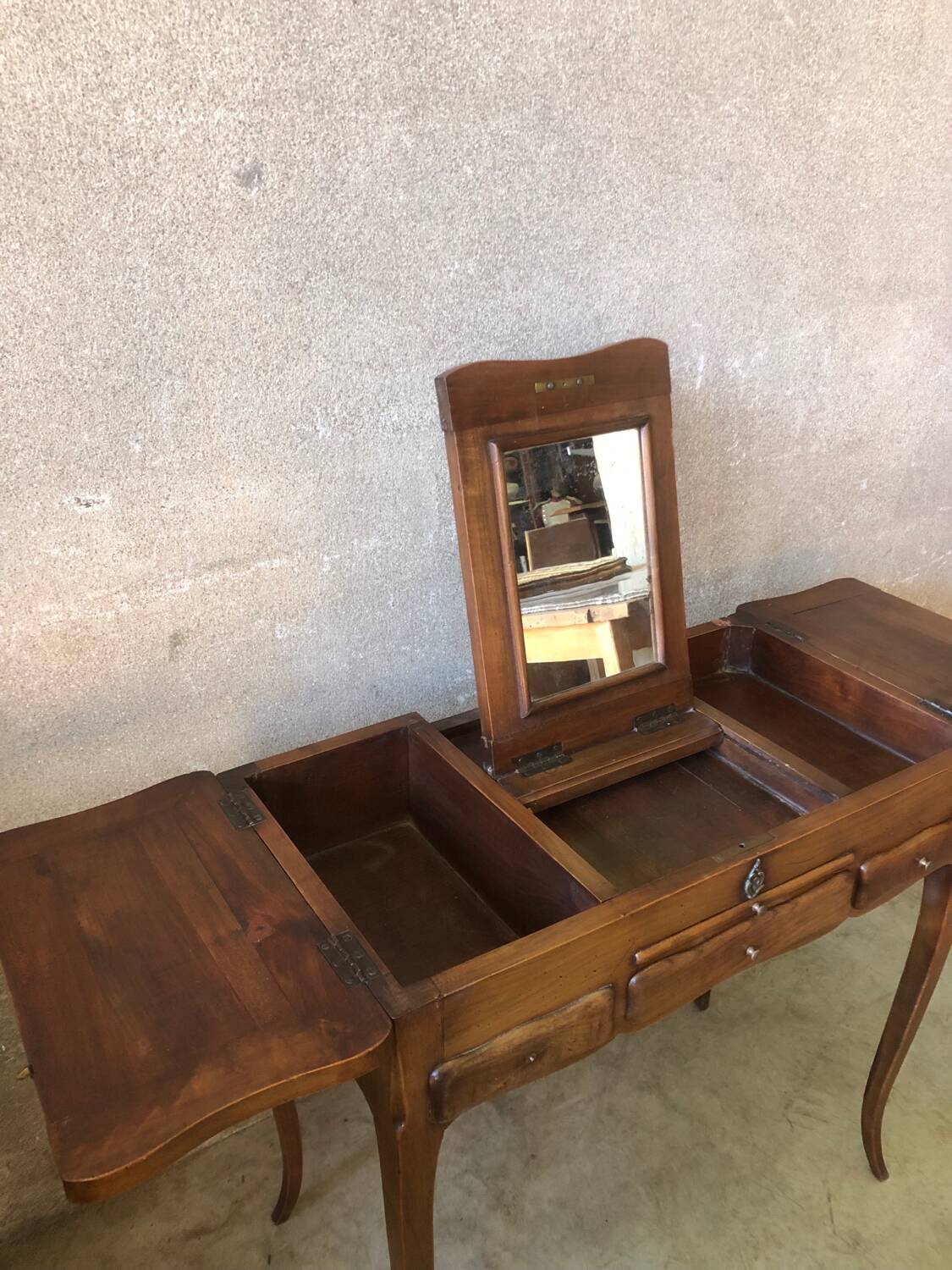 Former dressing table