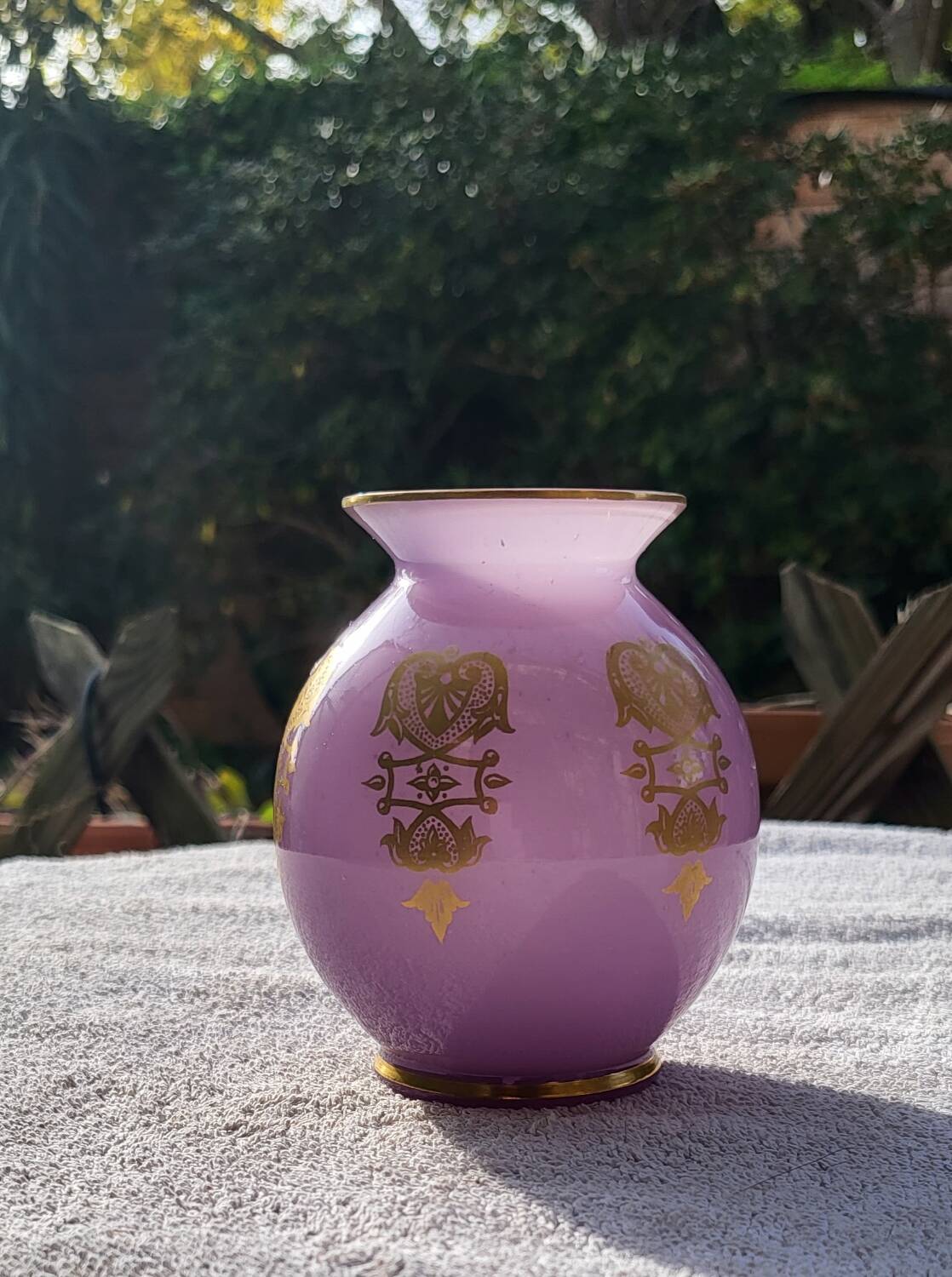 “Agate” ball vase from Baccarat