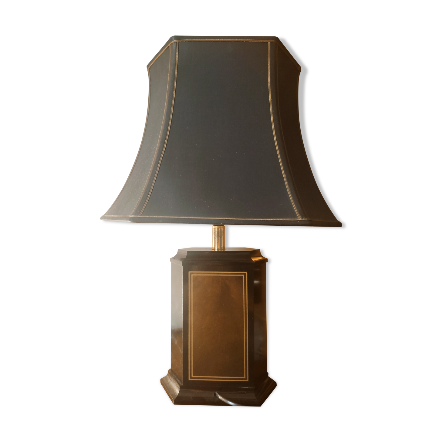 Asian-inspired black lamp