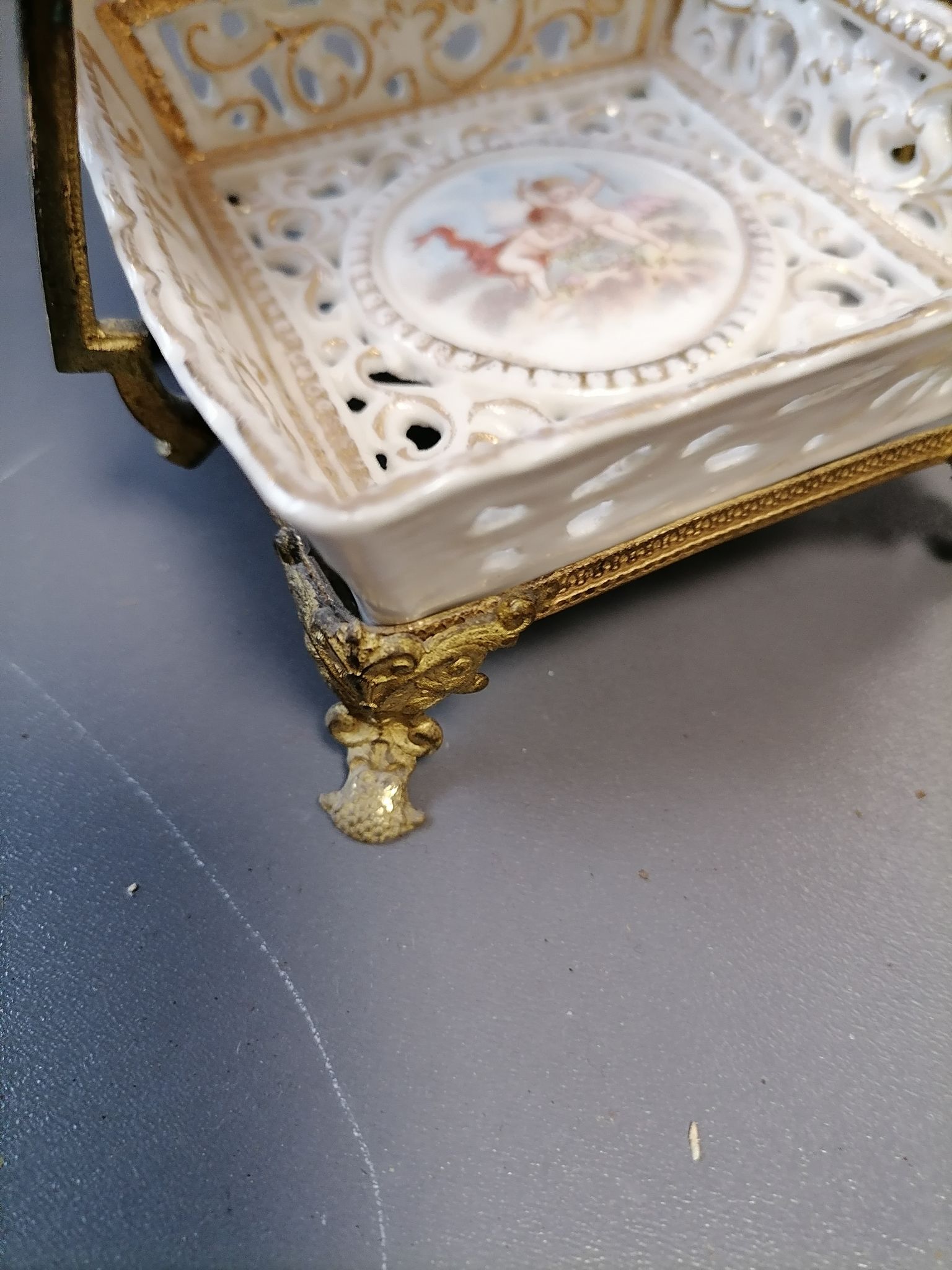 Serviteur faience