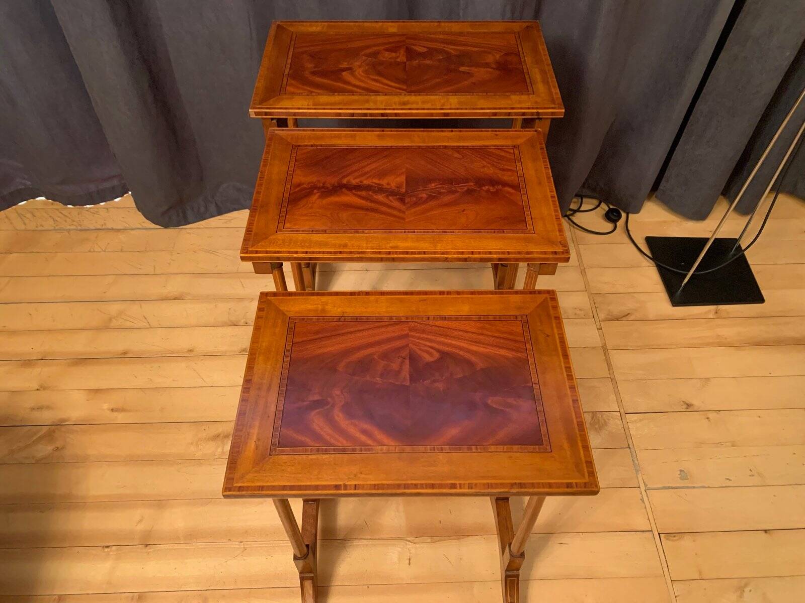 Tables édouardiennes du 20e siècle, années 1890, ensemble de 3