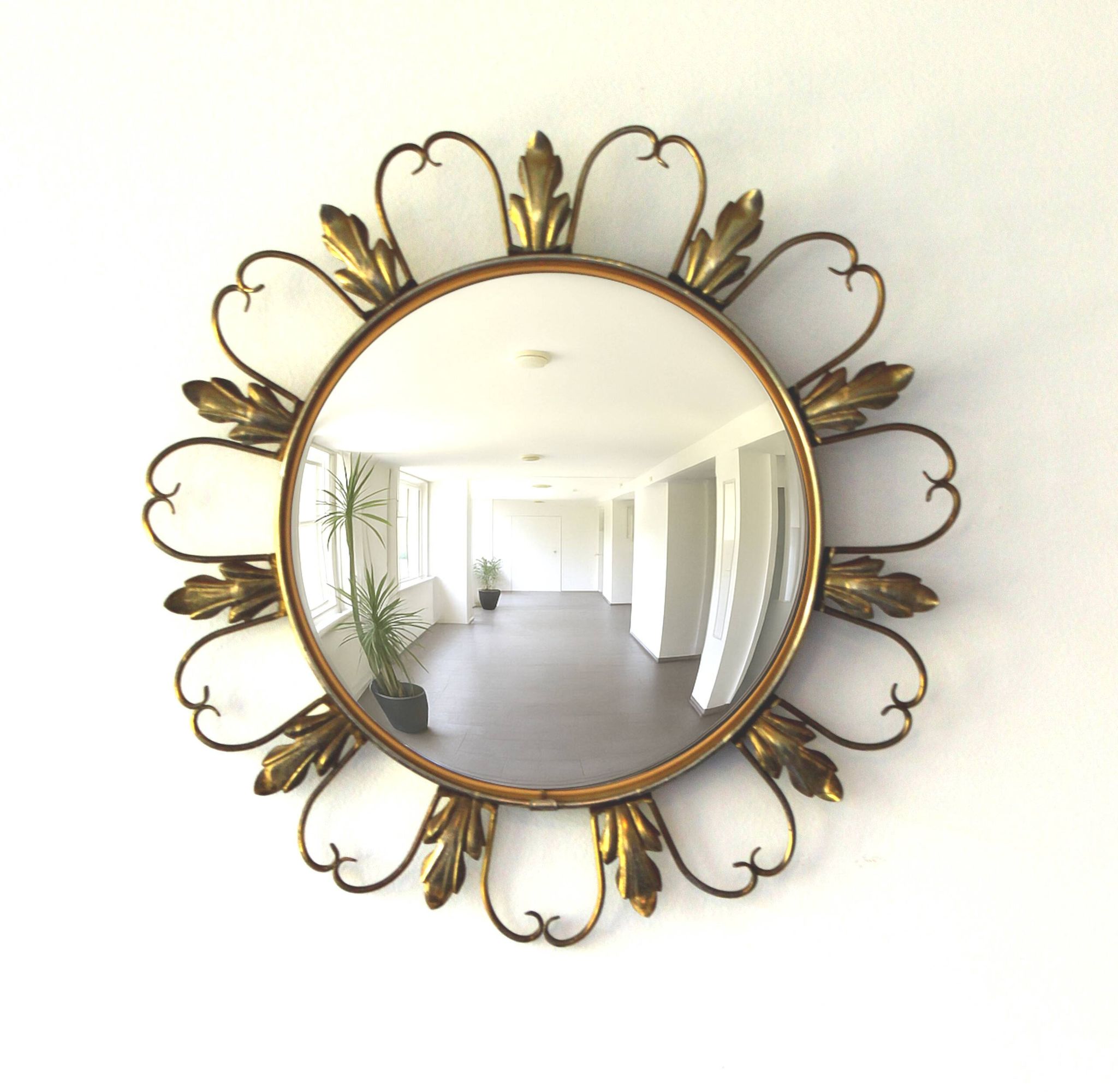 Miroir soleil,« Oeil de Sorcière » en laiton, attribué à la fabrique belge