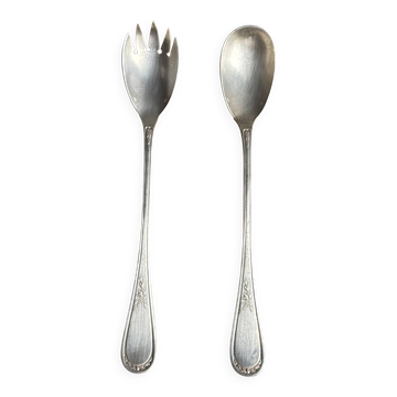 Couverts à salade en métal argenté à décor de laurier style Louis XVI L27