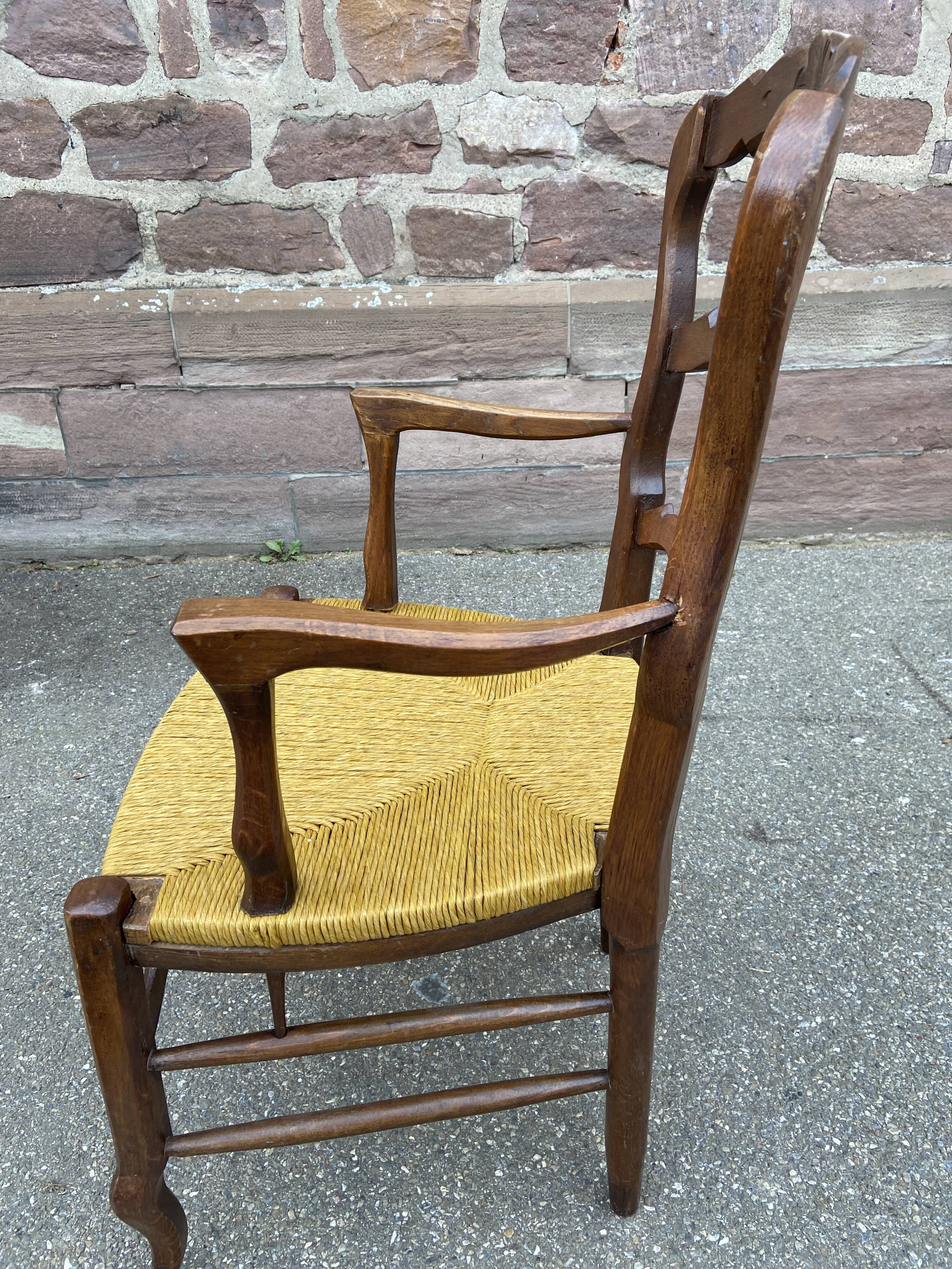 Fauteuil paillé rustique style  louis xv en chêne
