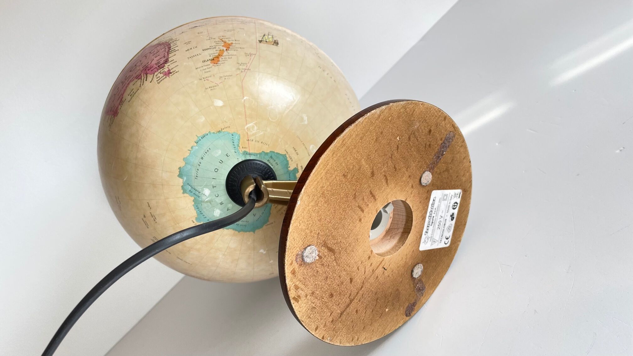 Globe earth luminous italy vintage wood