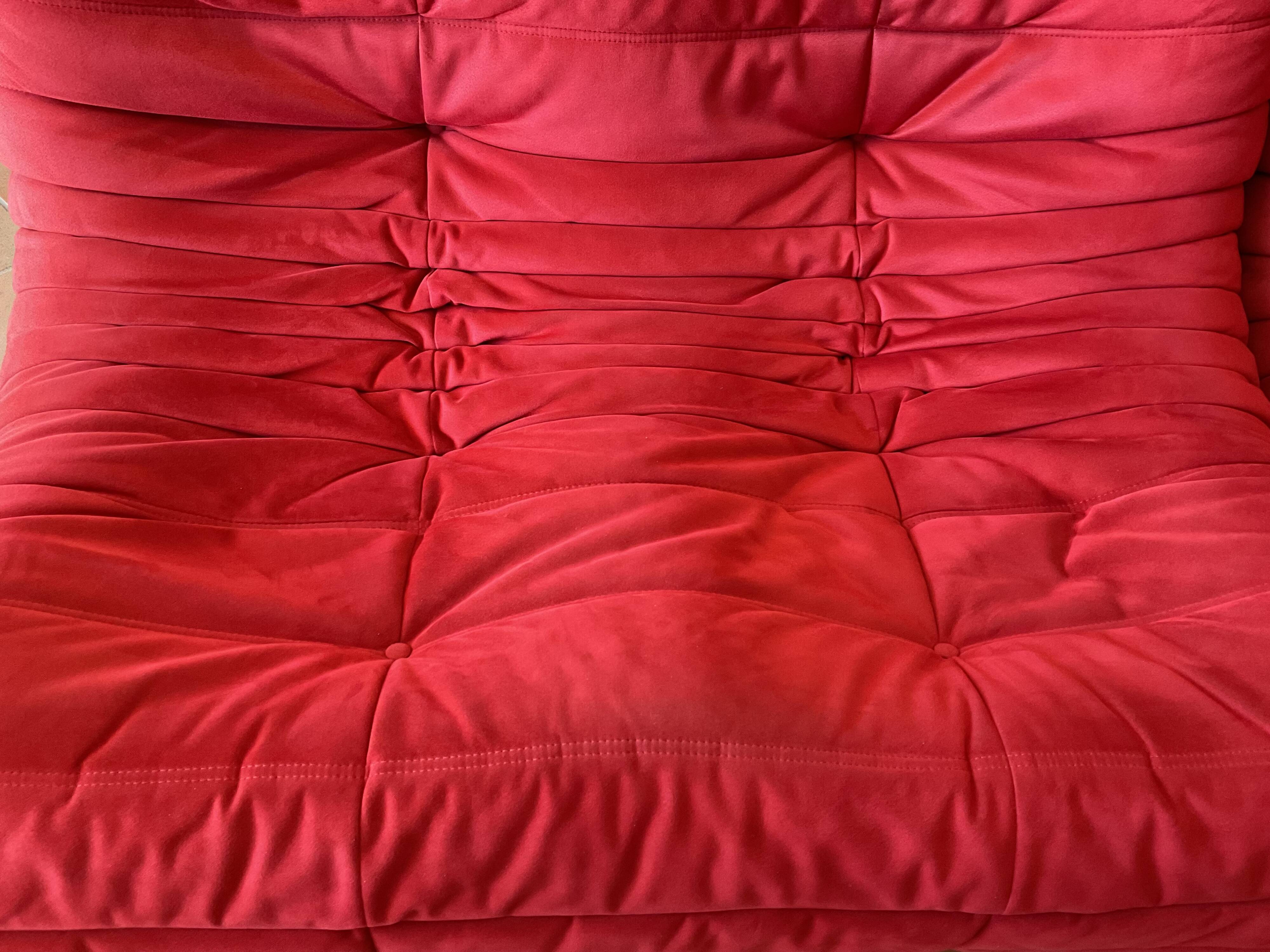 Togo 2-seater sofa in Goya red (red) by Ligne Roset