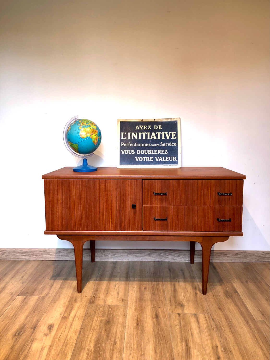 Mini sideboard