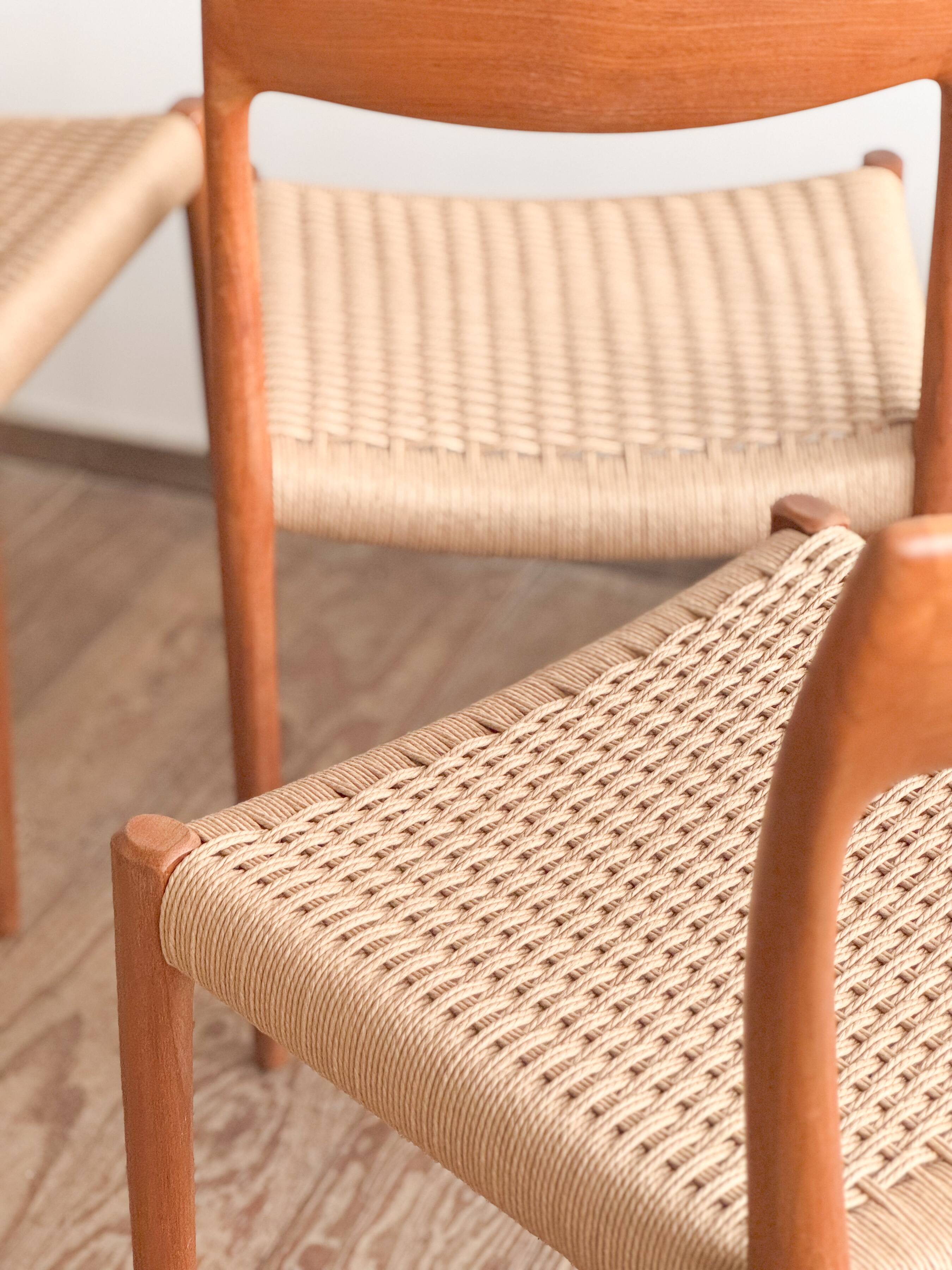 Chaises danoises en teck Mid-Century par Niels O Møller # 77 & 57 Set de 10