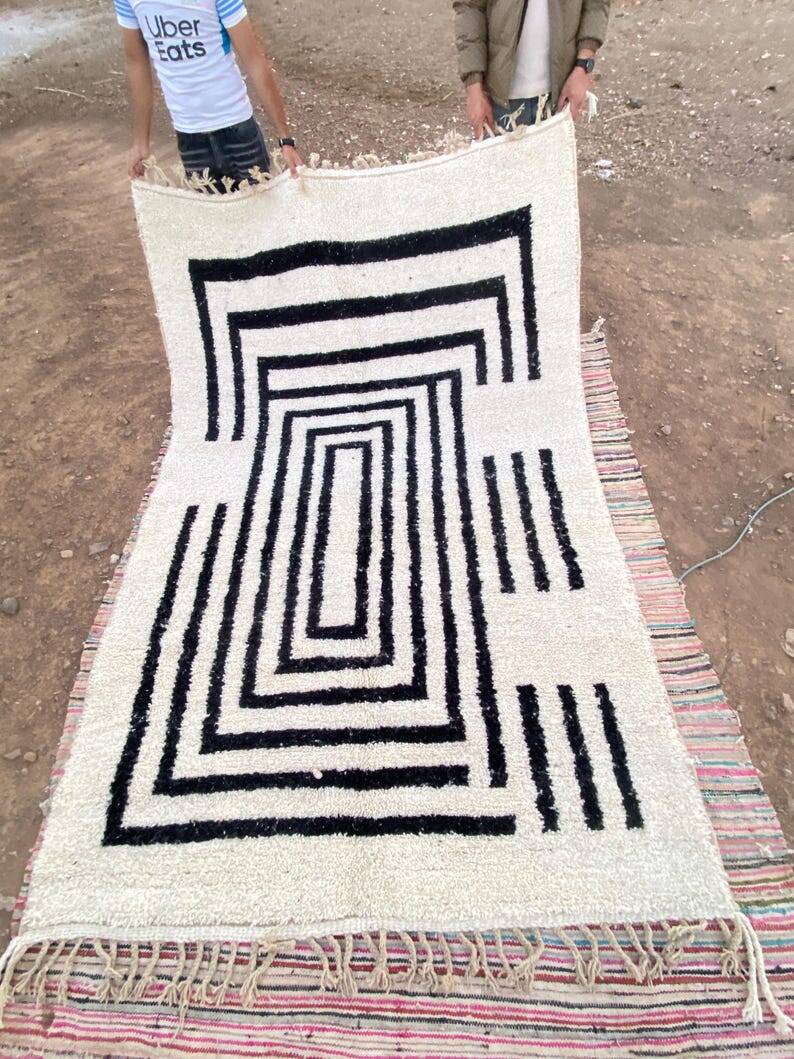 Berber rug in pure wool, size 150 x 250 cm