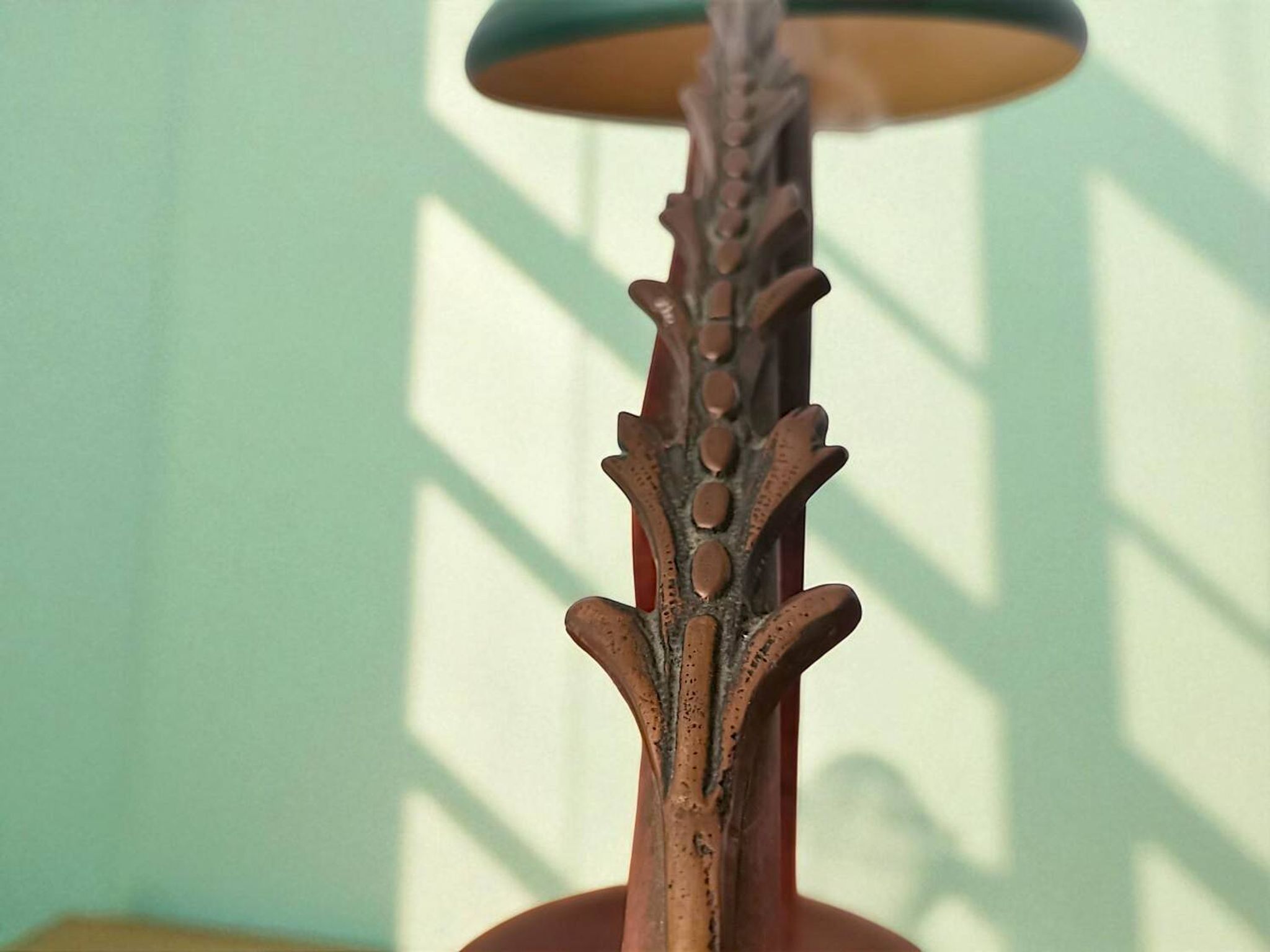 Lampe de bureau en bois de style mid-century moderne