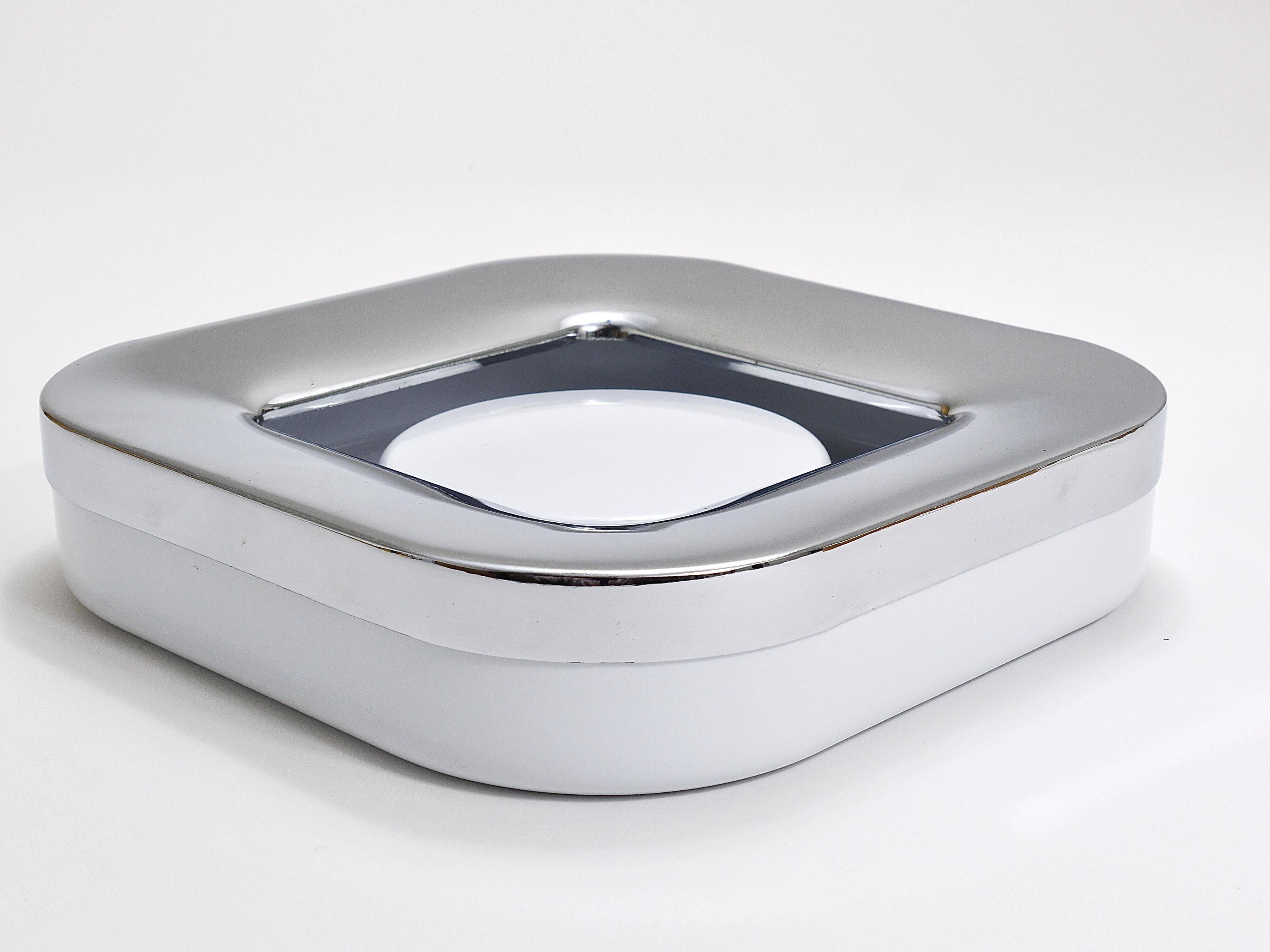 Square white ashtray Ico Parisi, chrome and melamine by Lamperti, Italy, 1970s.