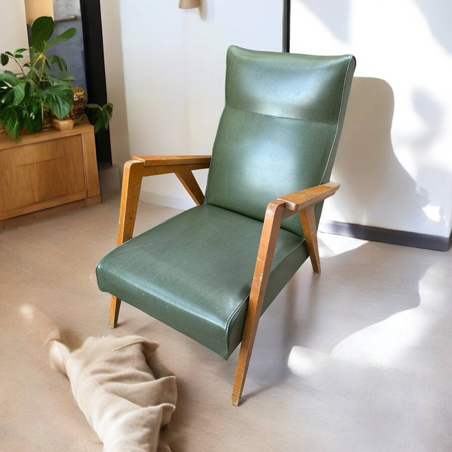 Scandinavian armchair with compass feet