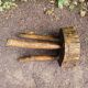 Tabouret tripode en bois massif
