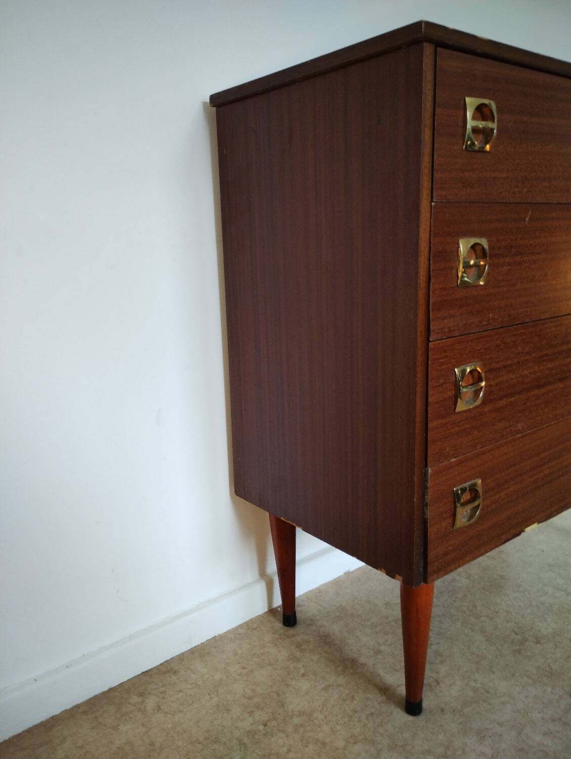 Chest of drawers with spindle legs