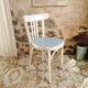 Chaise bistrot vintage Baumann blanche et vichy bleu