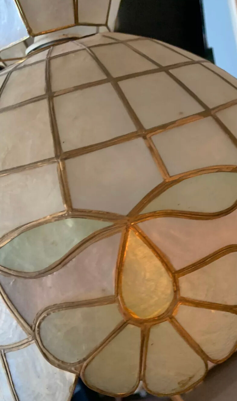 Mother-of-pearl and brass suspension