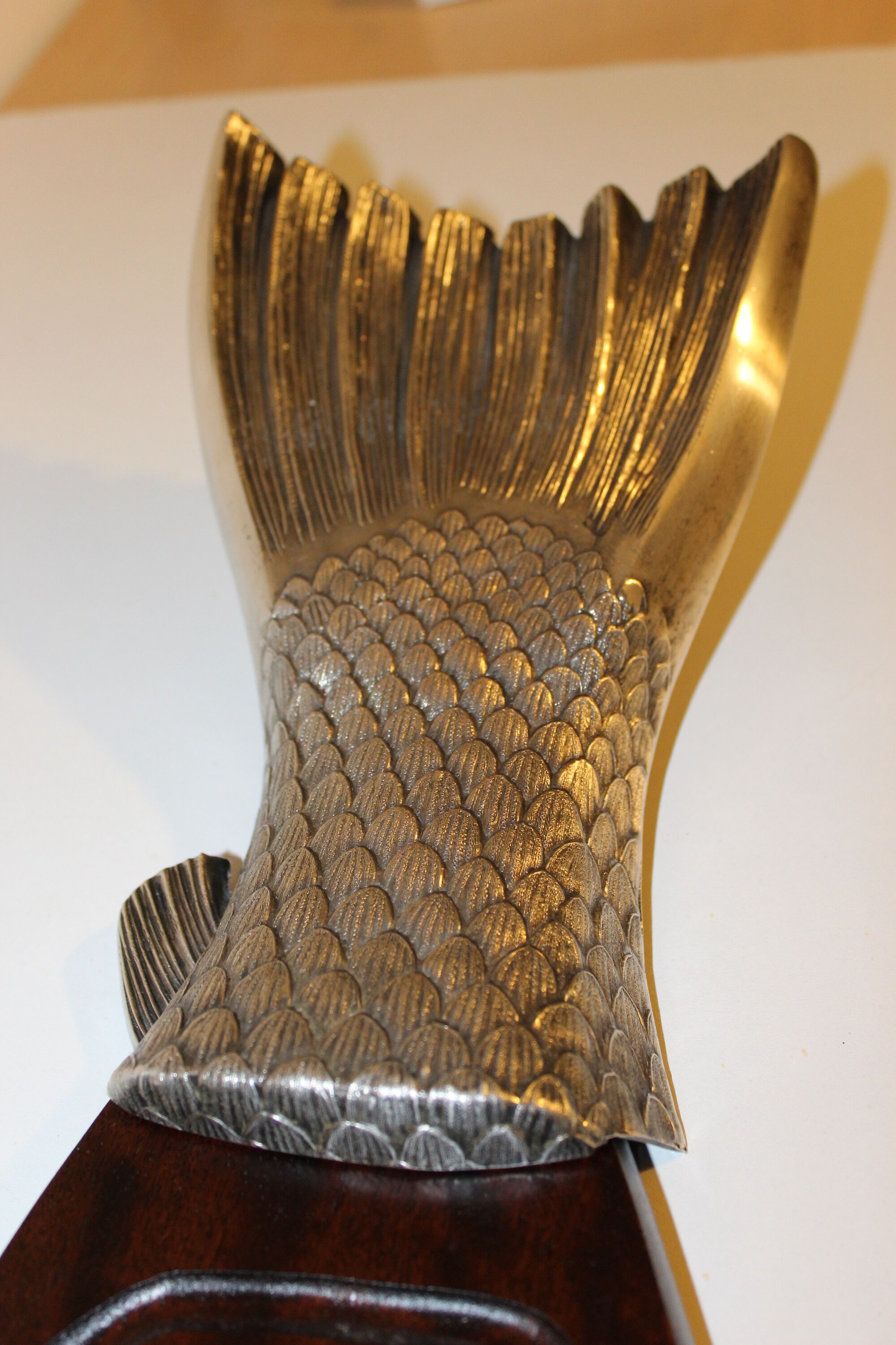 Large dish to serve vintage fish