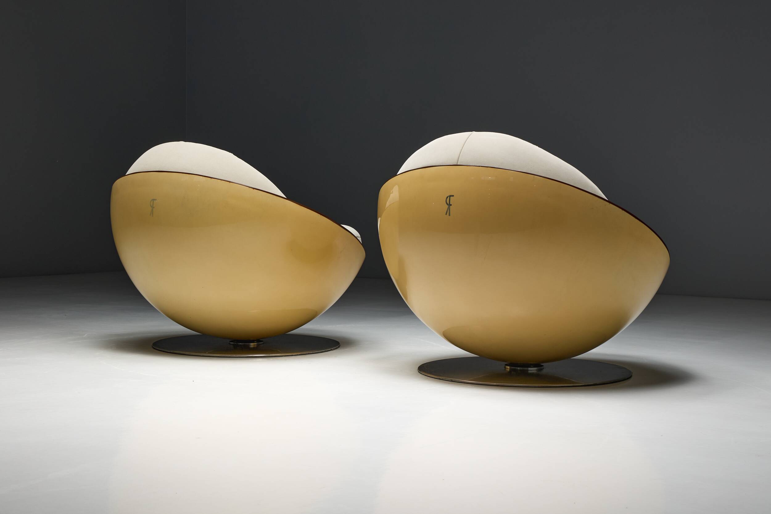 Esfera lounge chairs by Ricardo Fasanello, Brazil, late 1960s