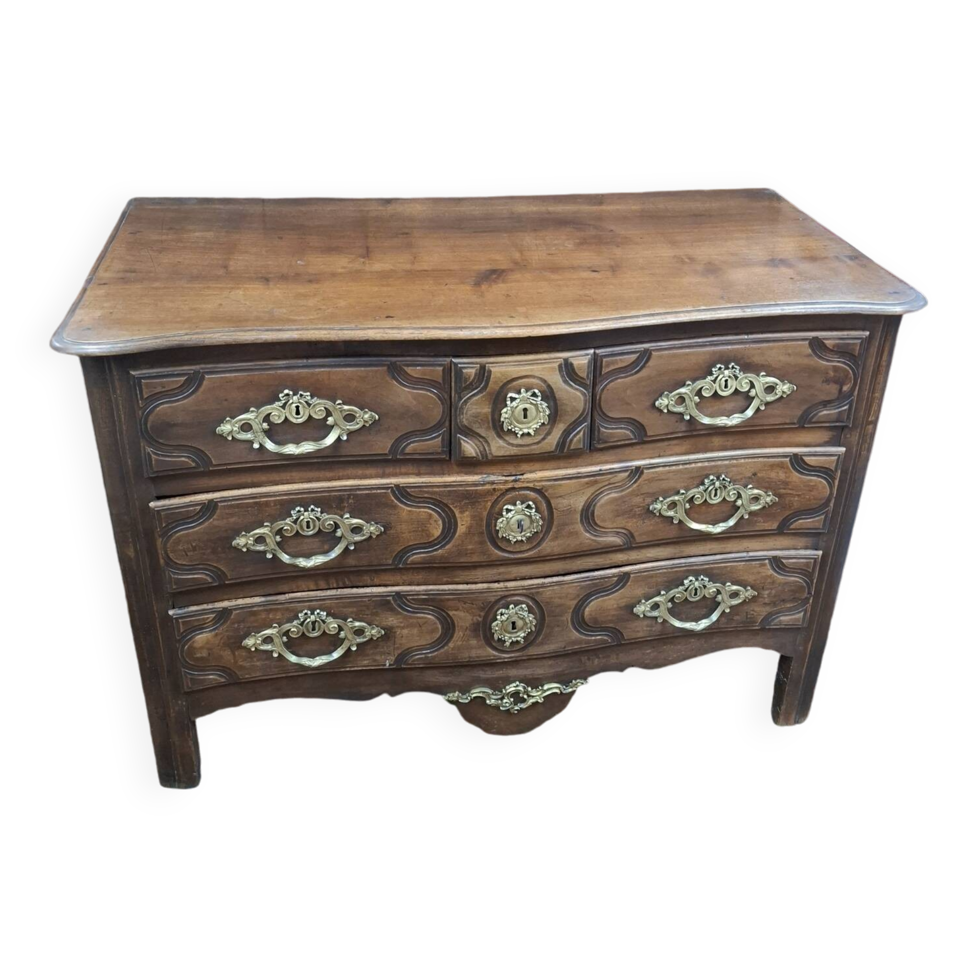 18th century chest of drawers in walnut flag