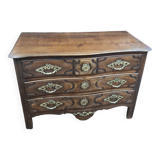 18th century chest of drawers in walnut flag