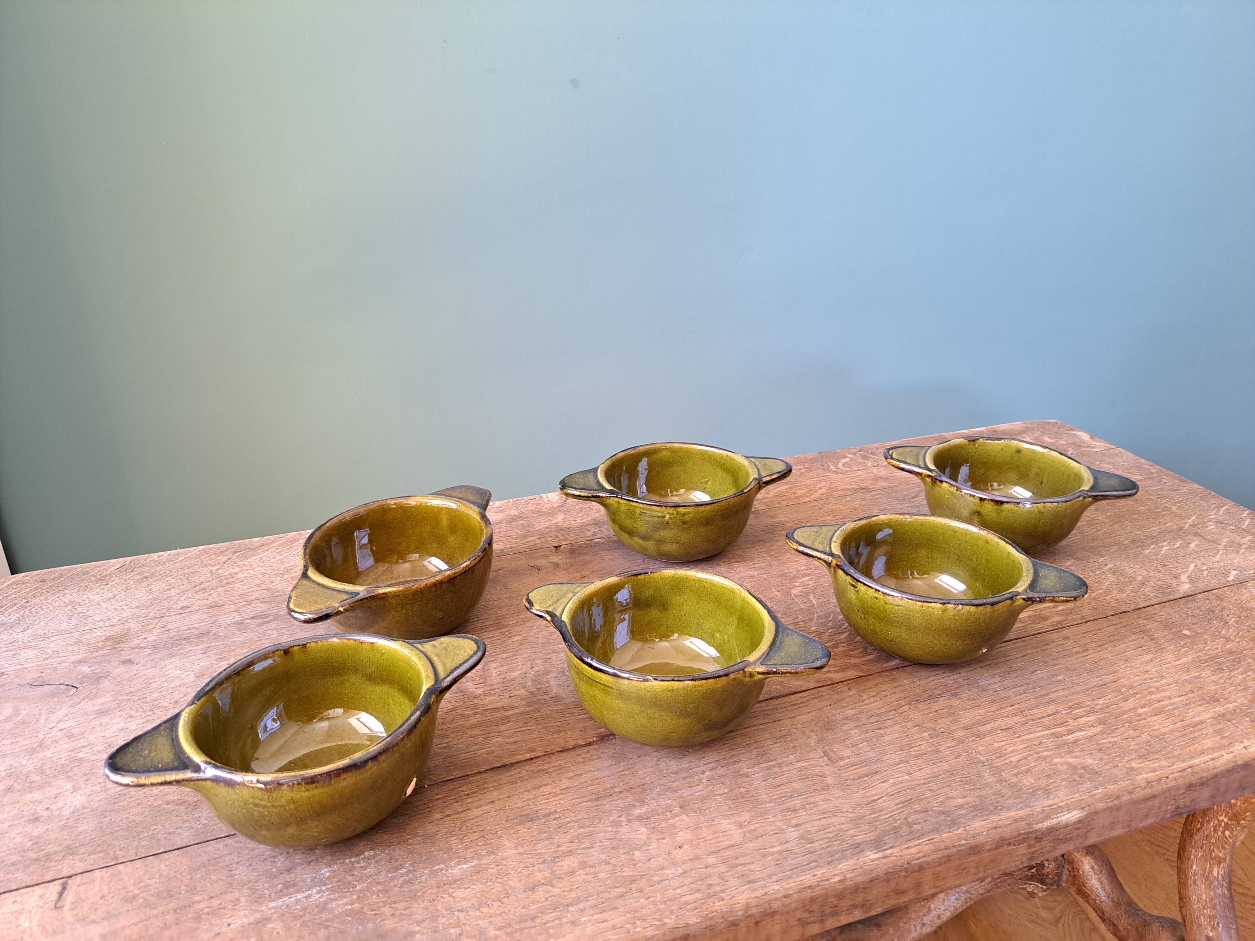 6 glazed clay bowls