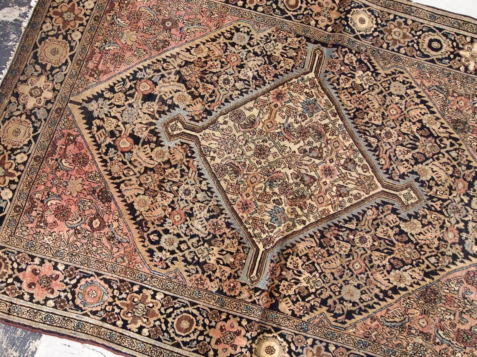 Handmade antique Persian Sarouk Farahan rug 103cm x 161cm 1880s