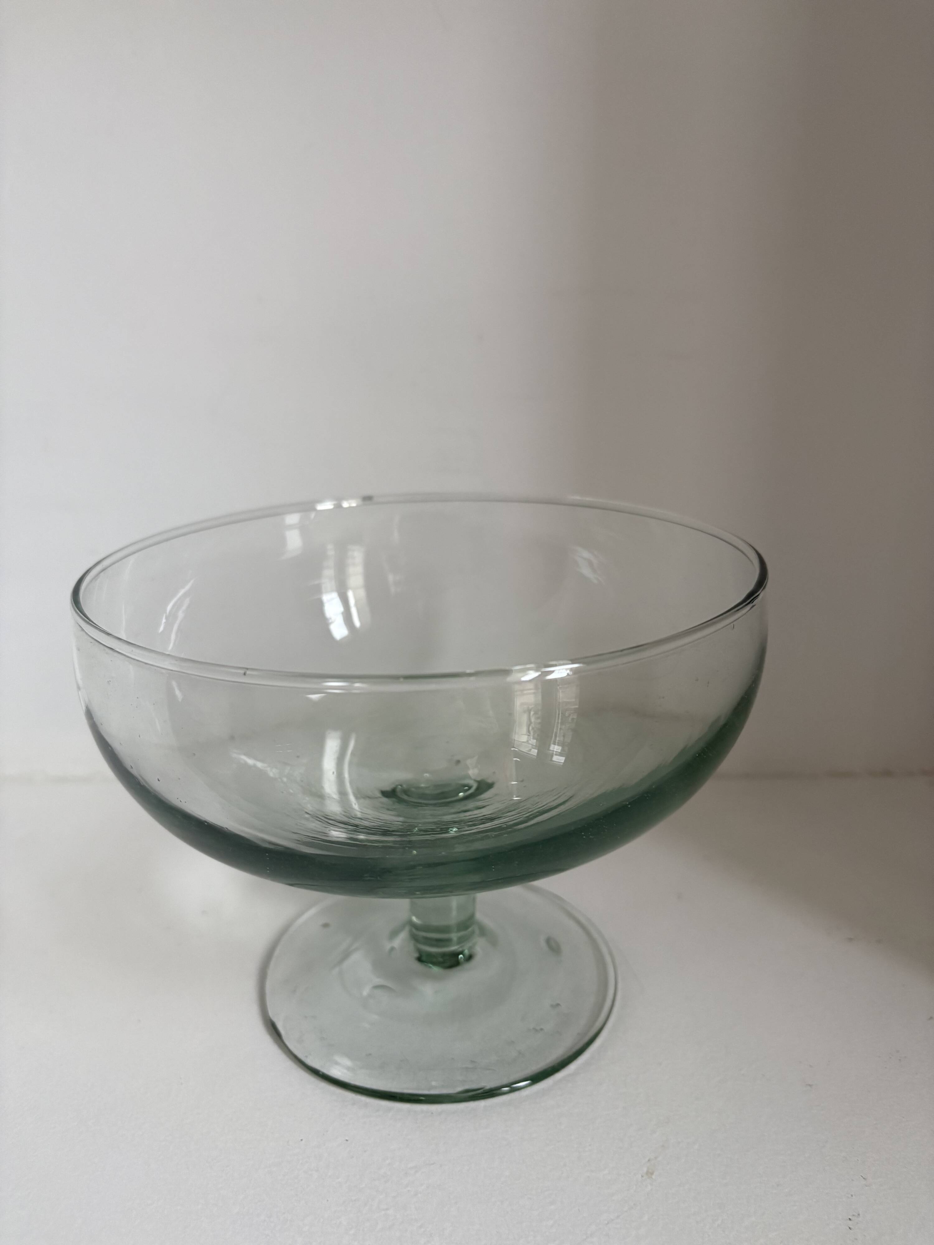 Set of 18 decorative items