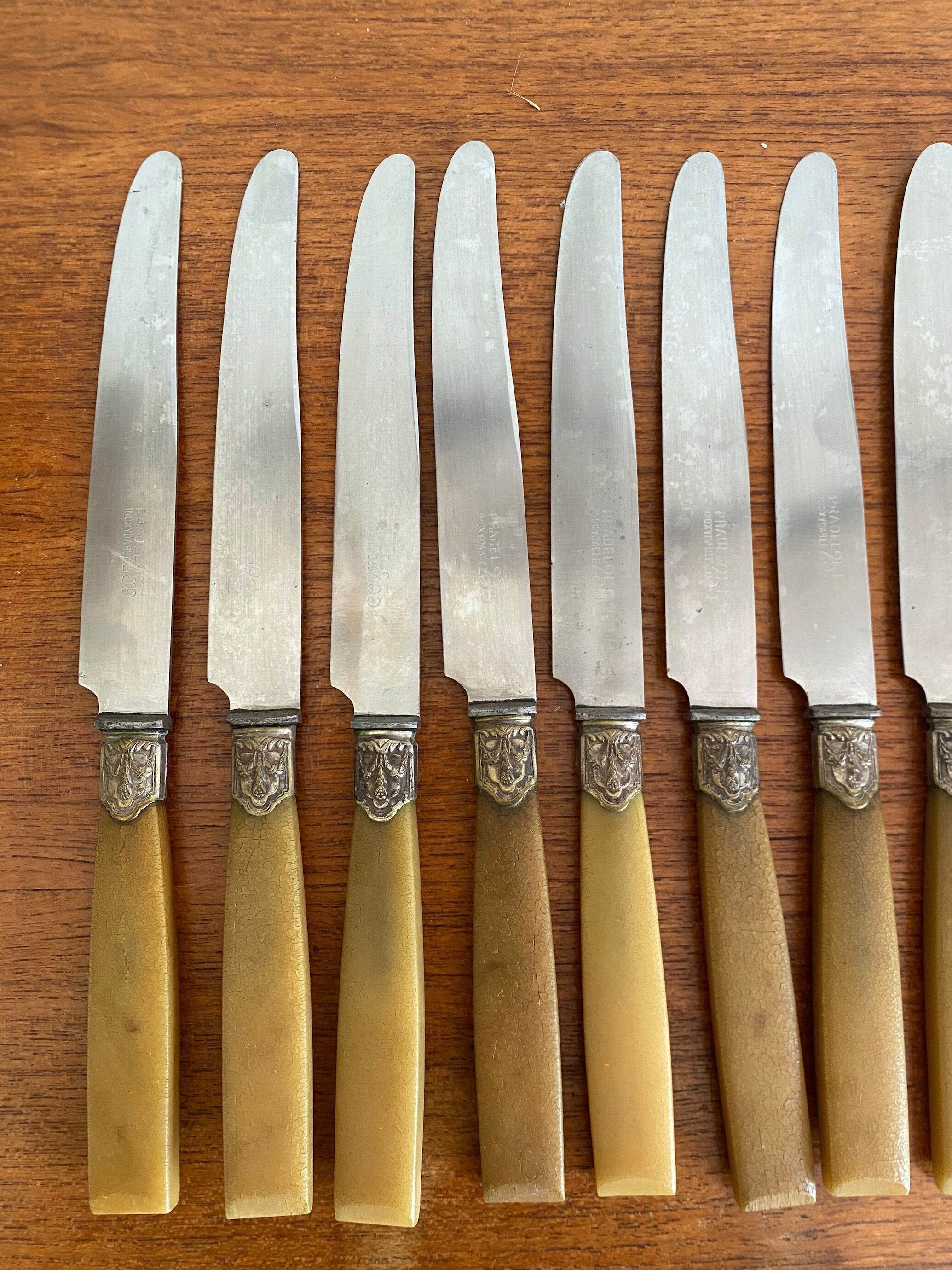 10 couteaux anciens