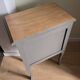 Petite table d'appoint unique en bois rénovée - style campagne chic