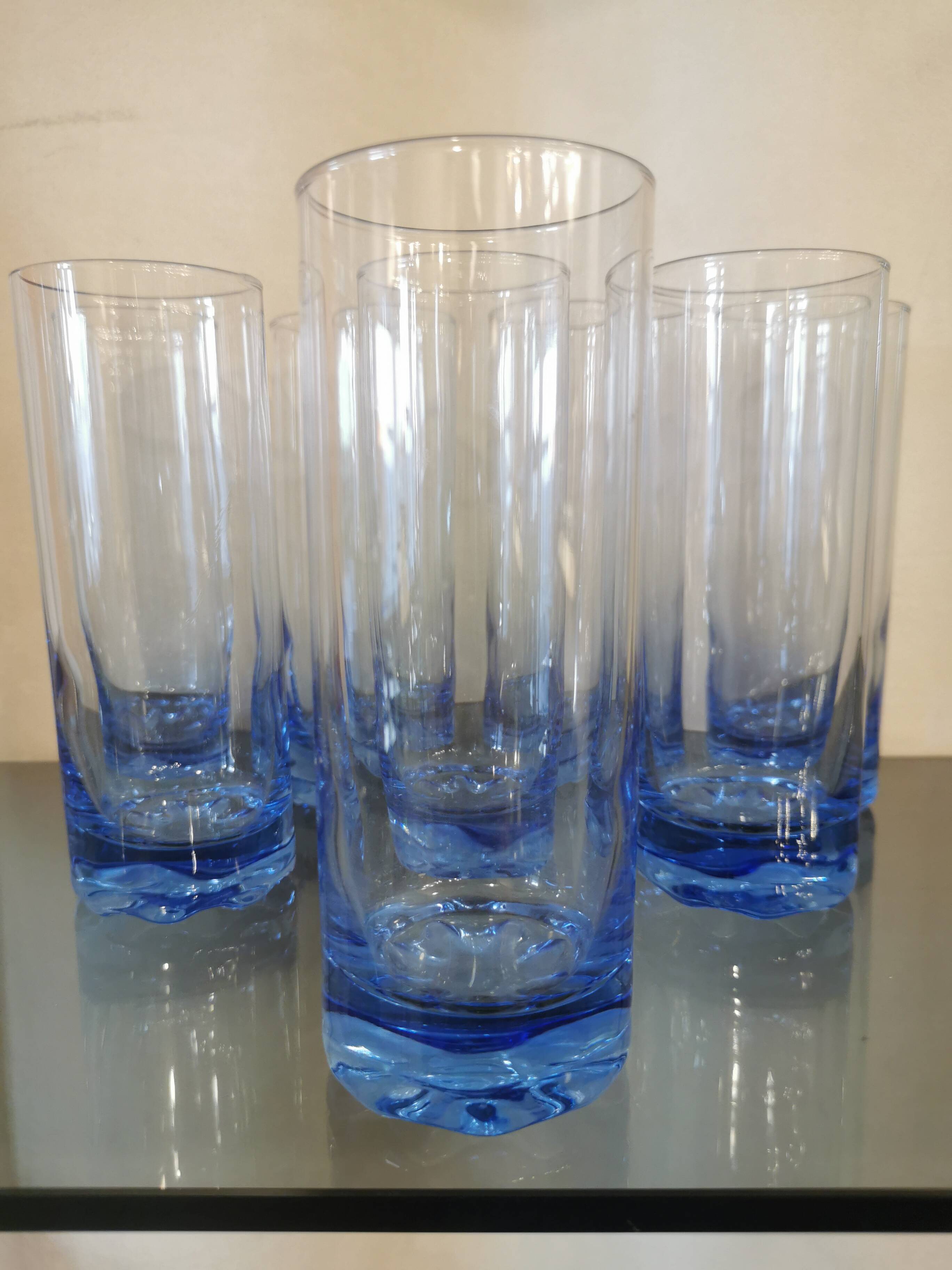 Service of 8 glasses at vintage orangeade