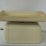 Beige vintage 1950 testut scale