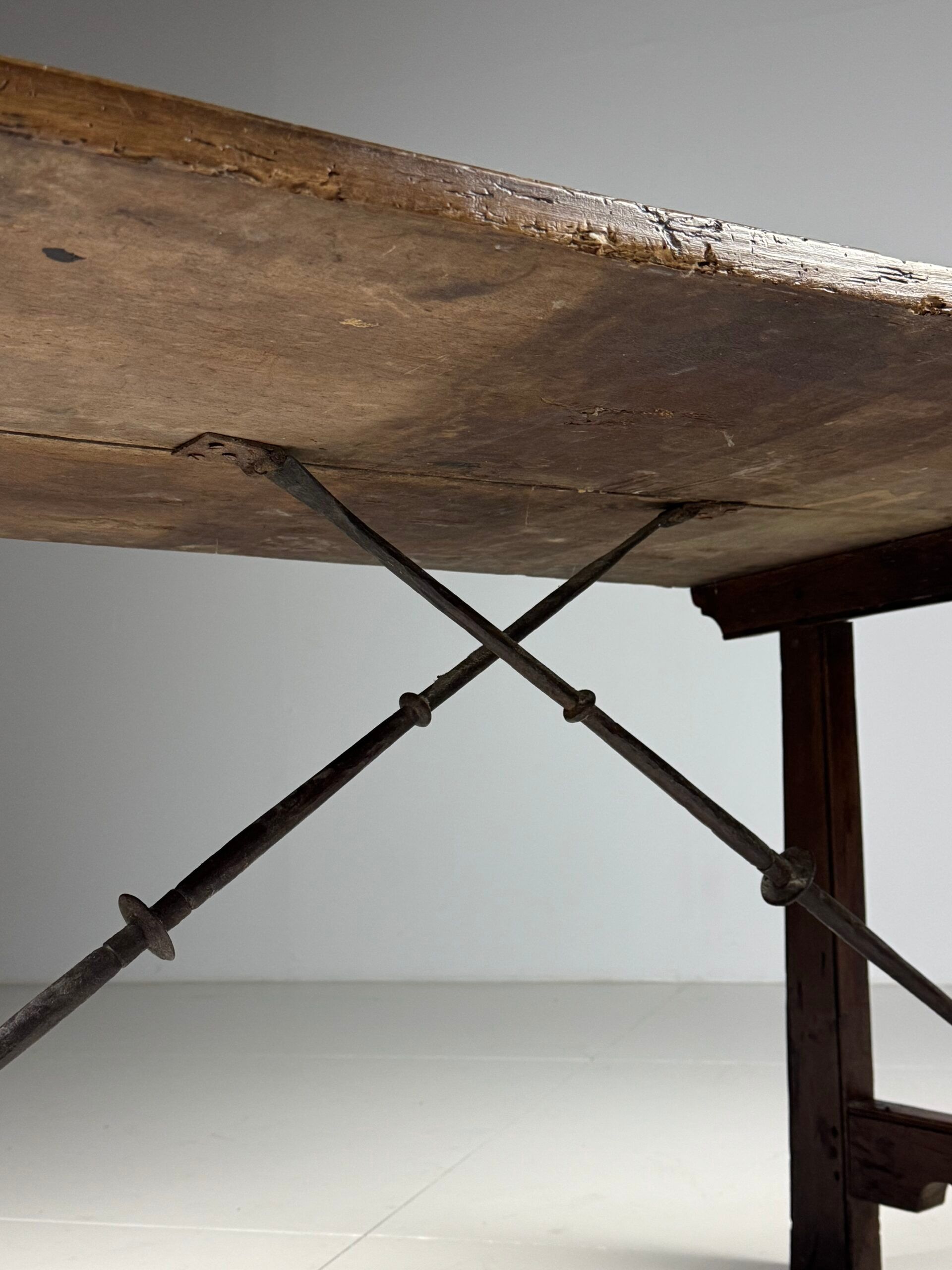 Table espagnole du XVIIIe siècle