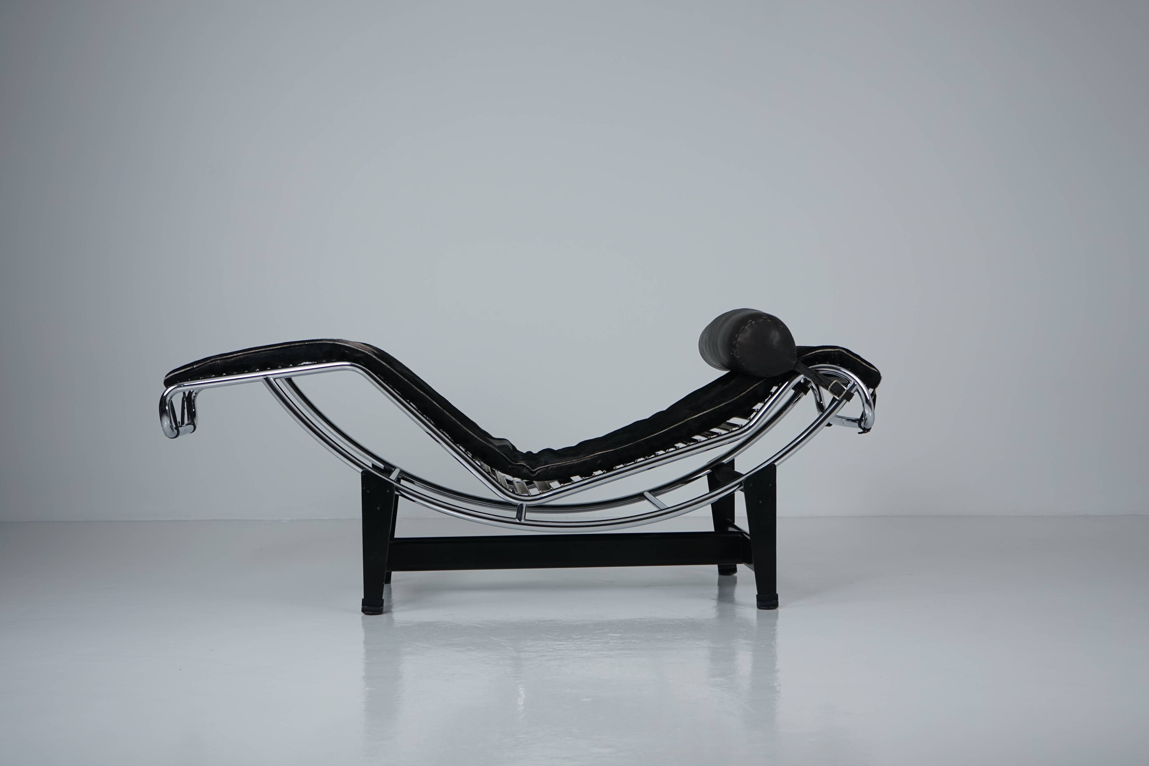 Black Fur LC4 Chaise Longue by Le Corbusier & Pierre Jeanneret for Cassina