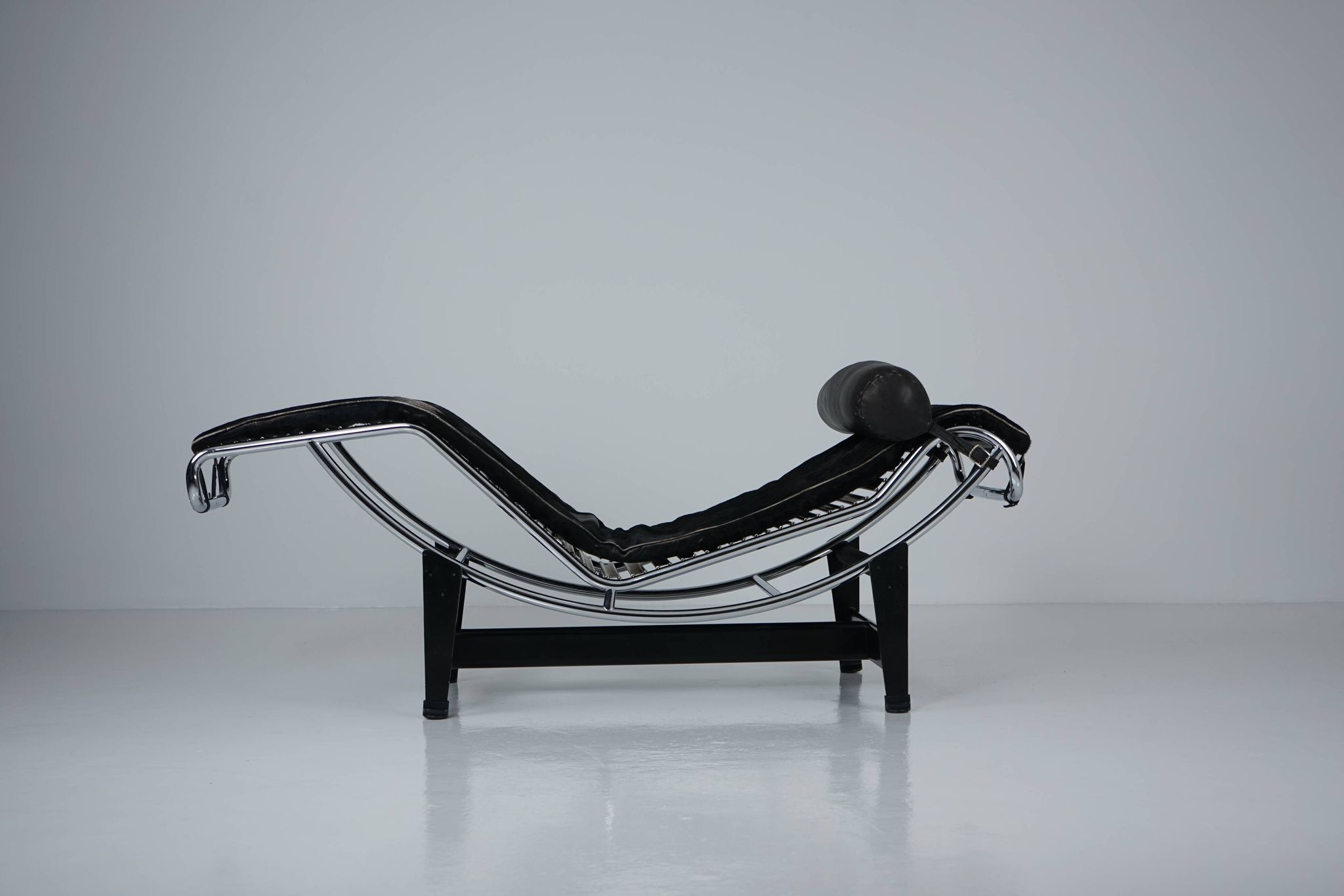 Black Fur LC4 Chaise Longue by Le Corbusier & Pierre Jeanneret for Cassina