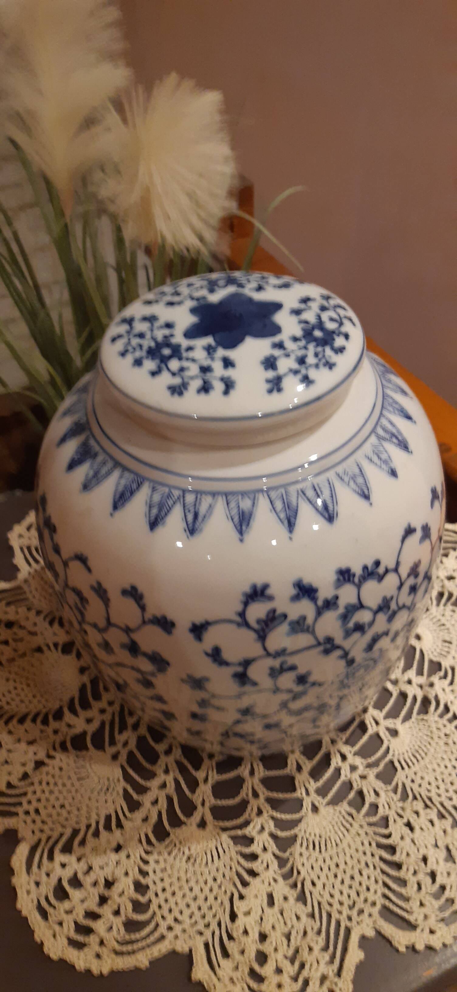 Chinese porcelain ginger pot
