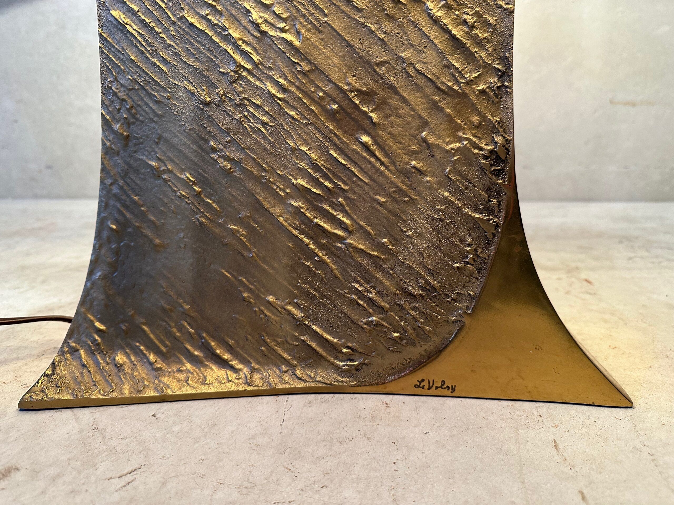 Vintage Hollywood Regency table lamp – signed