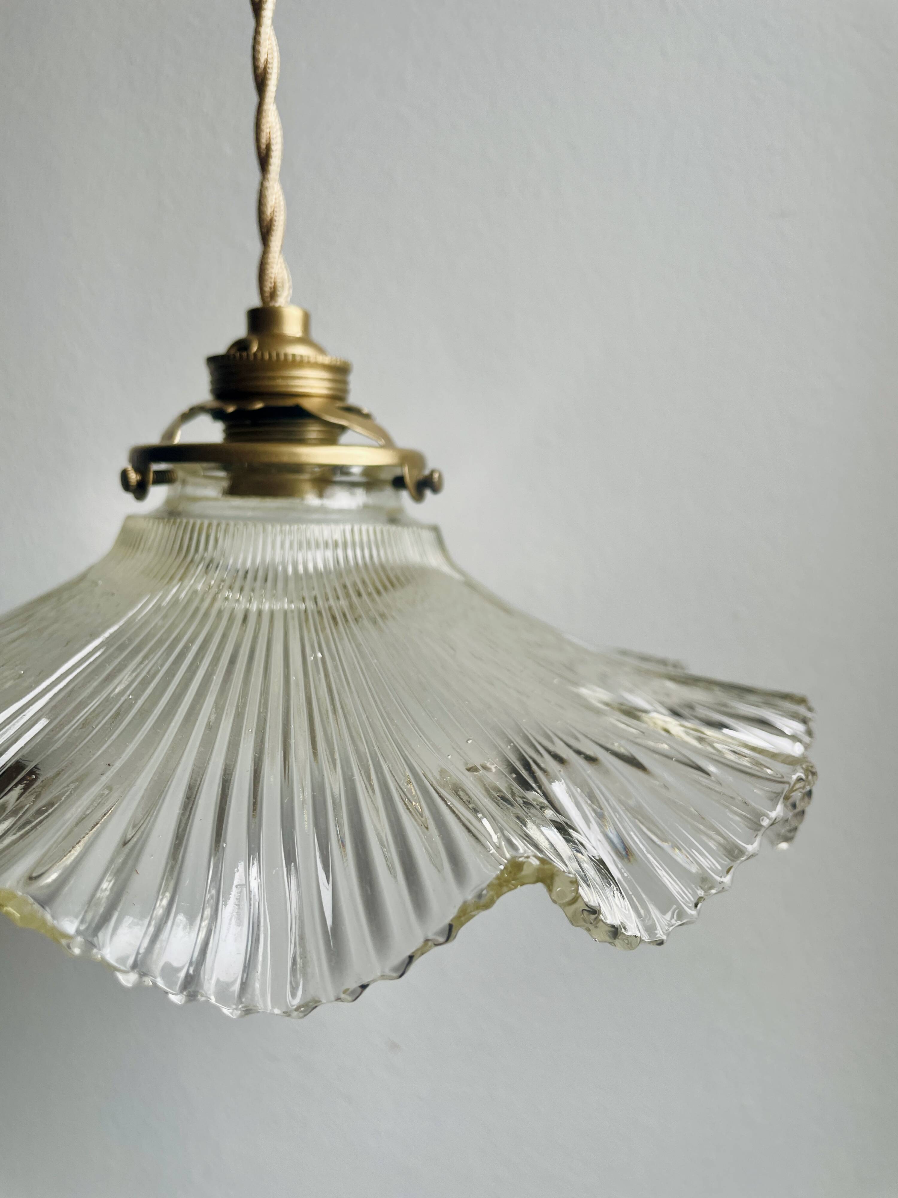 Suspension en verre strié années 50