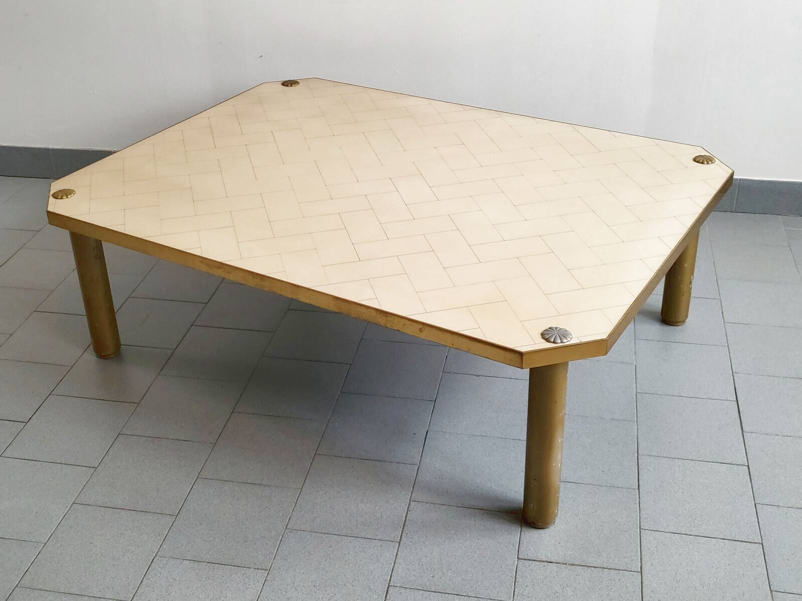 Important vintage italian coffee table 1960 in formica, brass & gold steel