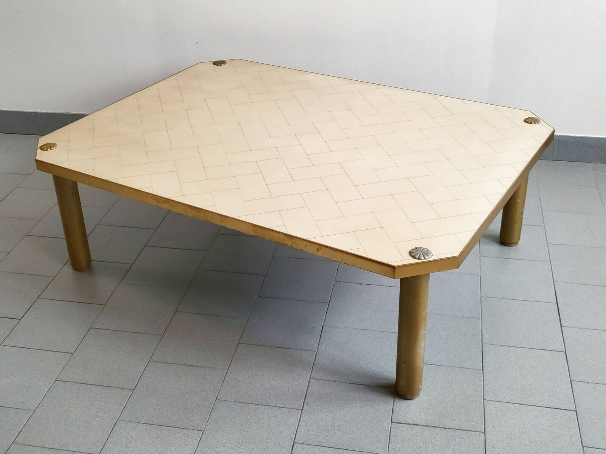 Important vintage italian coffee table 1960 in formica, brass & gold steel